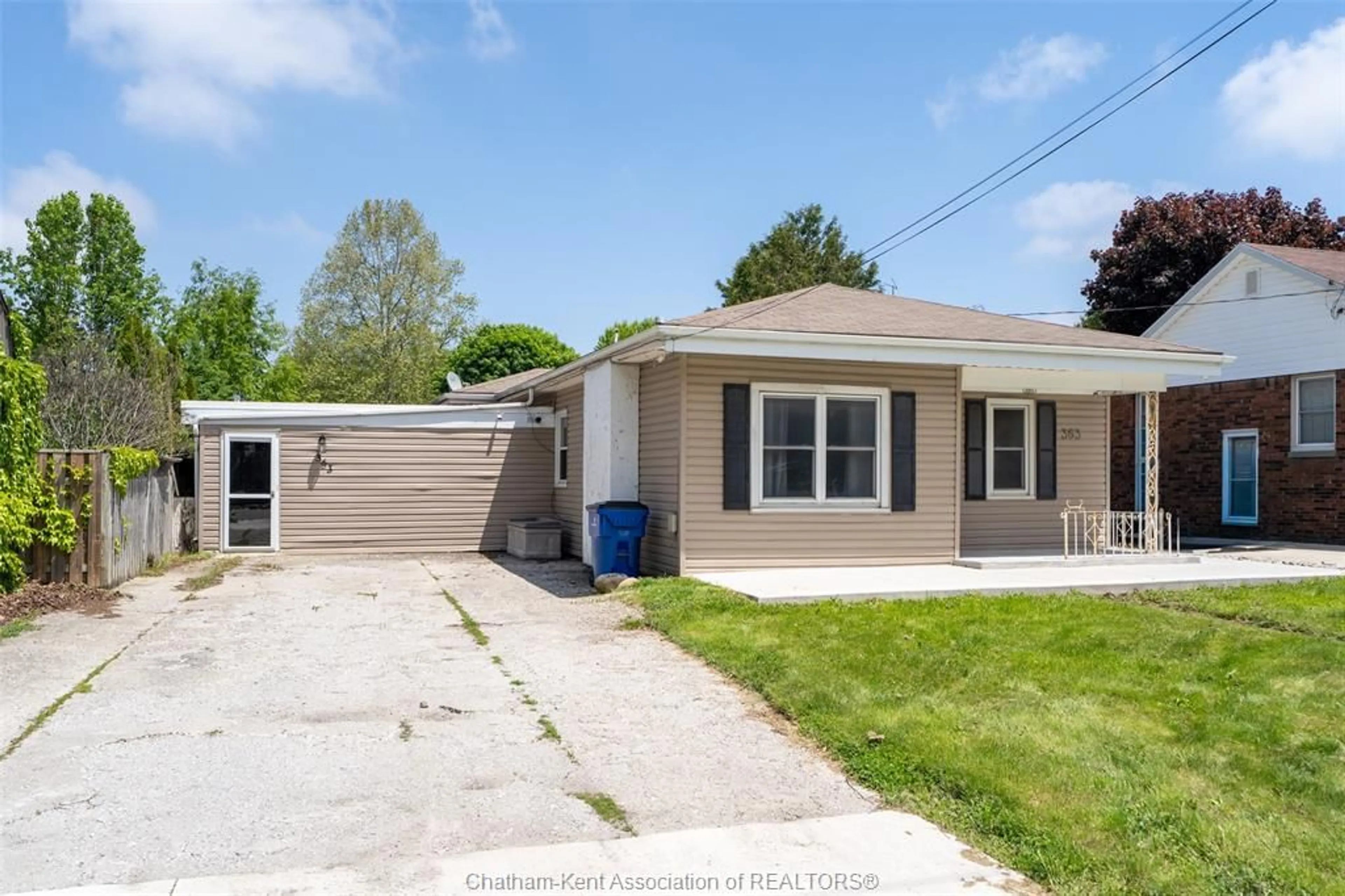 Home with vinyl exterior material, street for 363 Lacroix St, Chatham Ontario N7M 2W4
