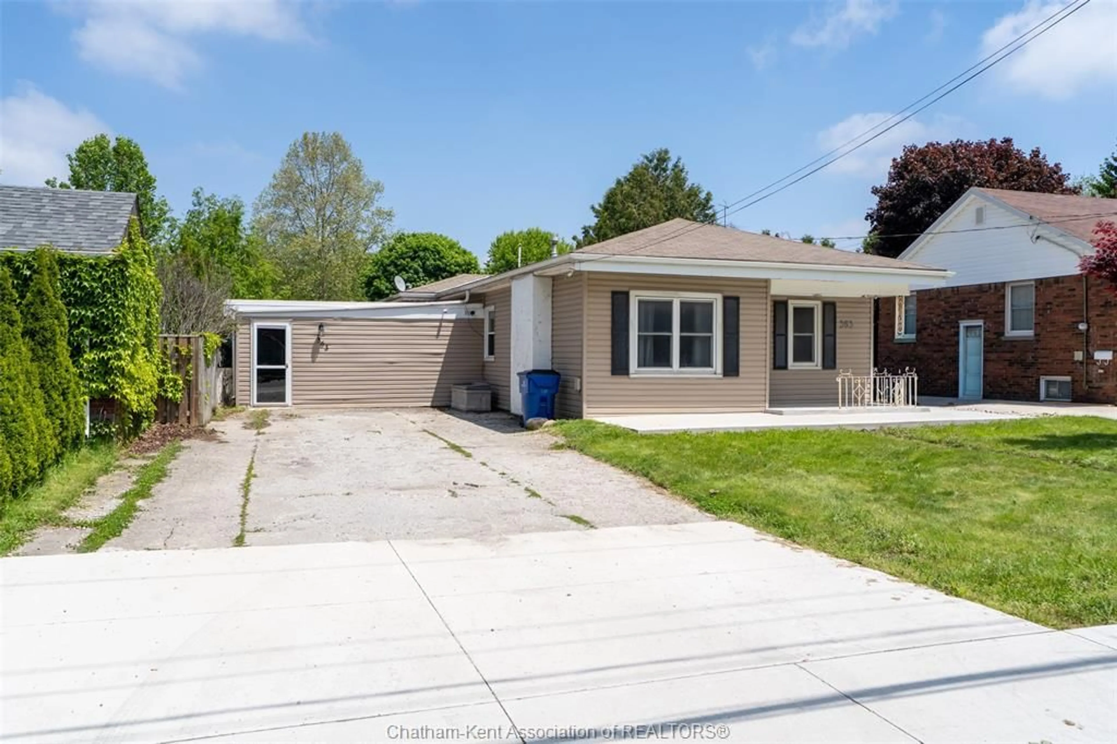 Home with vinyl exterior material, street for 363 Lacroix St, Chatham Ontario N7M 2W4