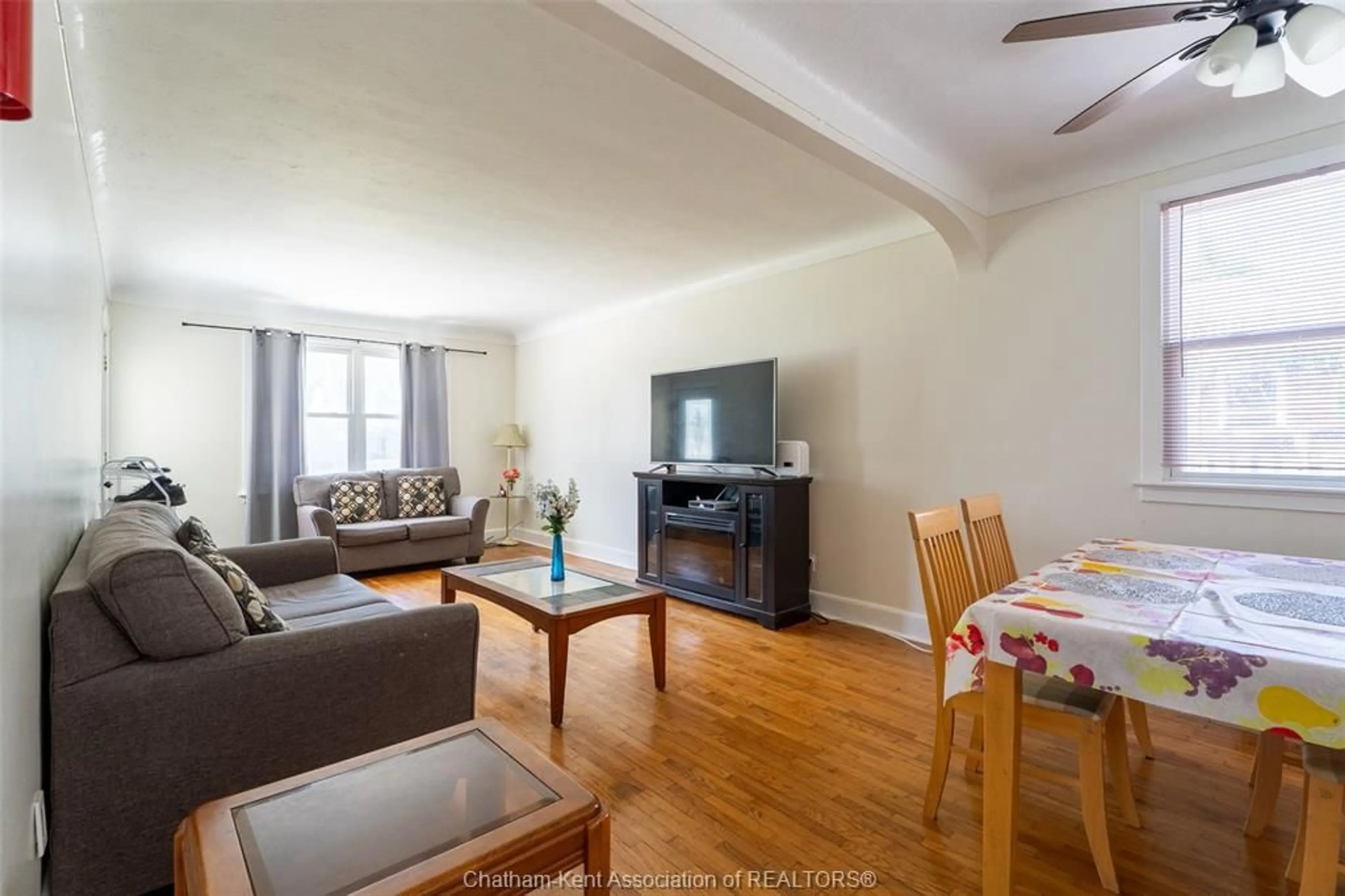 Living room with furniture, wood/laminate floor for 363 Lacroix St, Chatham Ontario N7M 2W4