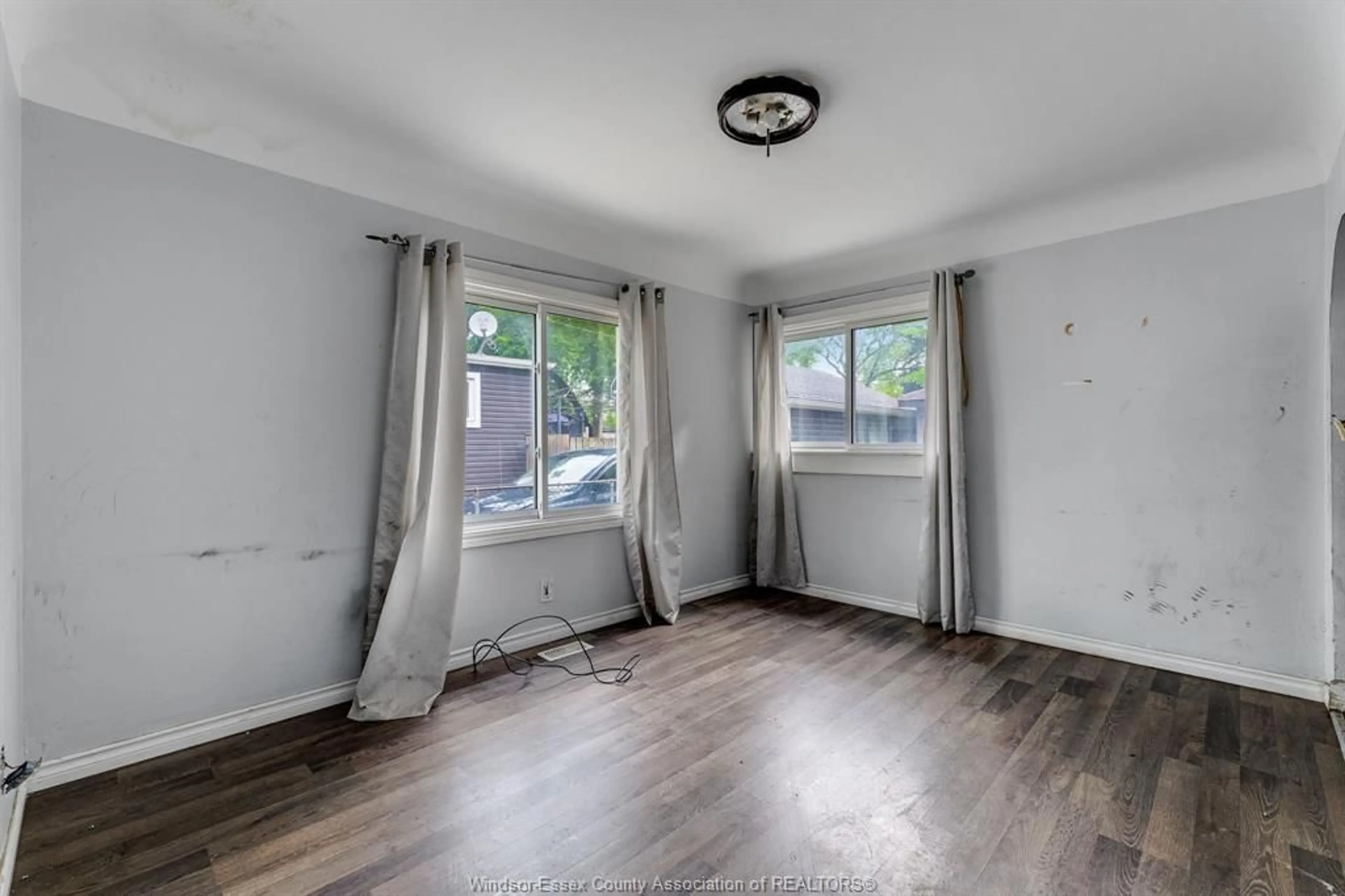 A pic of a room for 982 Bridge, Windsor Ontario N9B 2N1