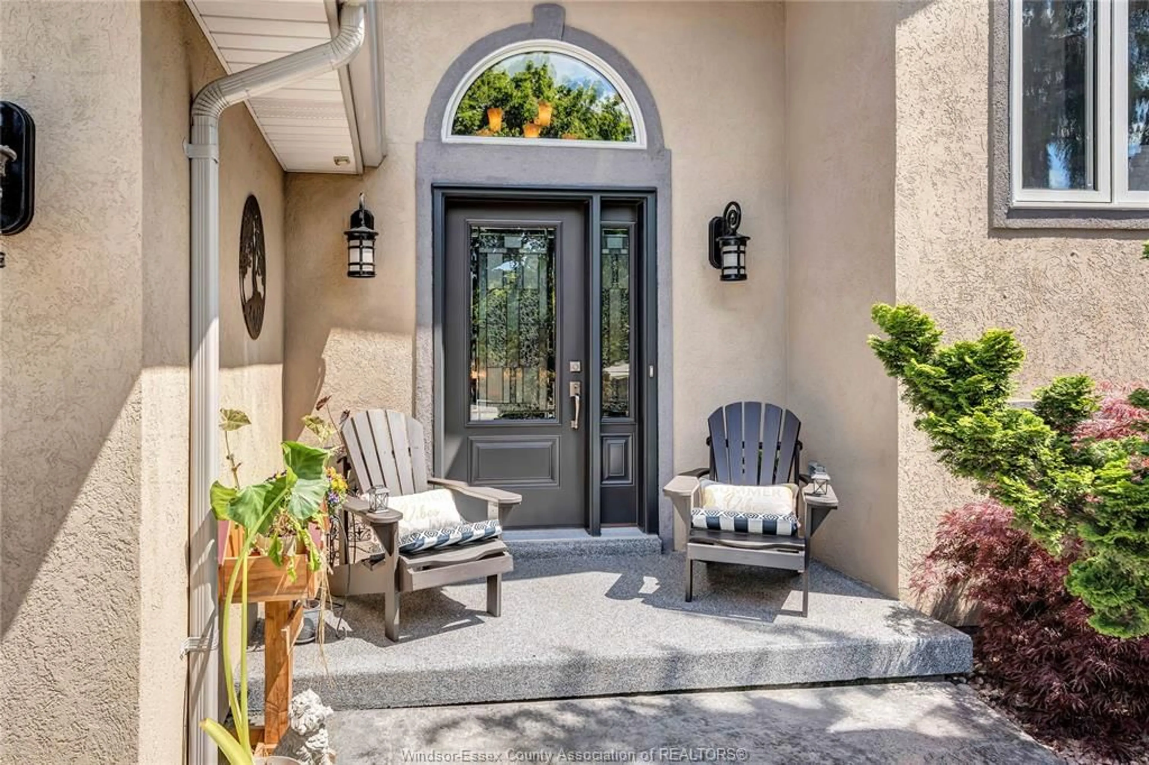 Indoor entryway for 398 THORN RIDGE Cres, Amherstburg Ontario N9V 3X2