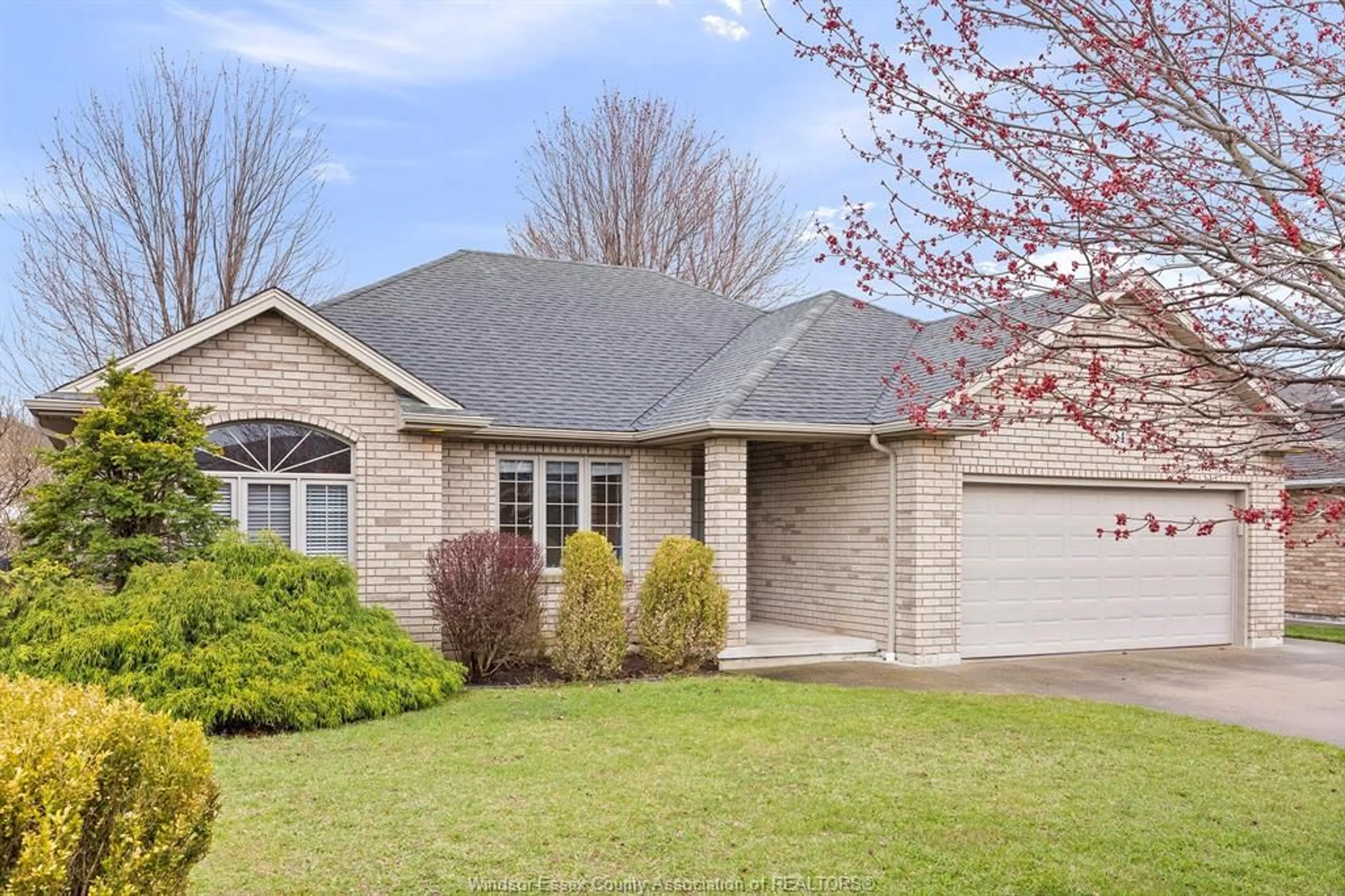 Home with brick exterior material, street for 54 CREEKVIEW, Kingsville Ontario N9Y 4E6