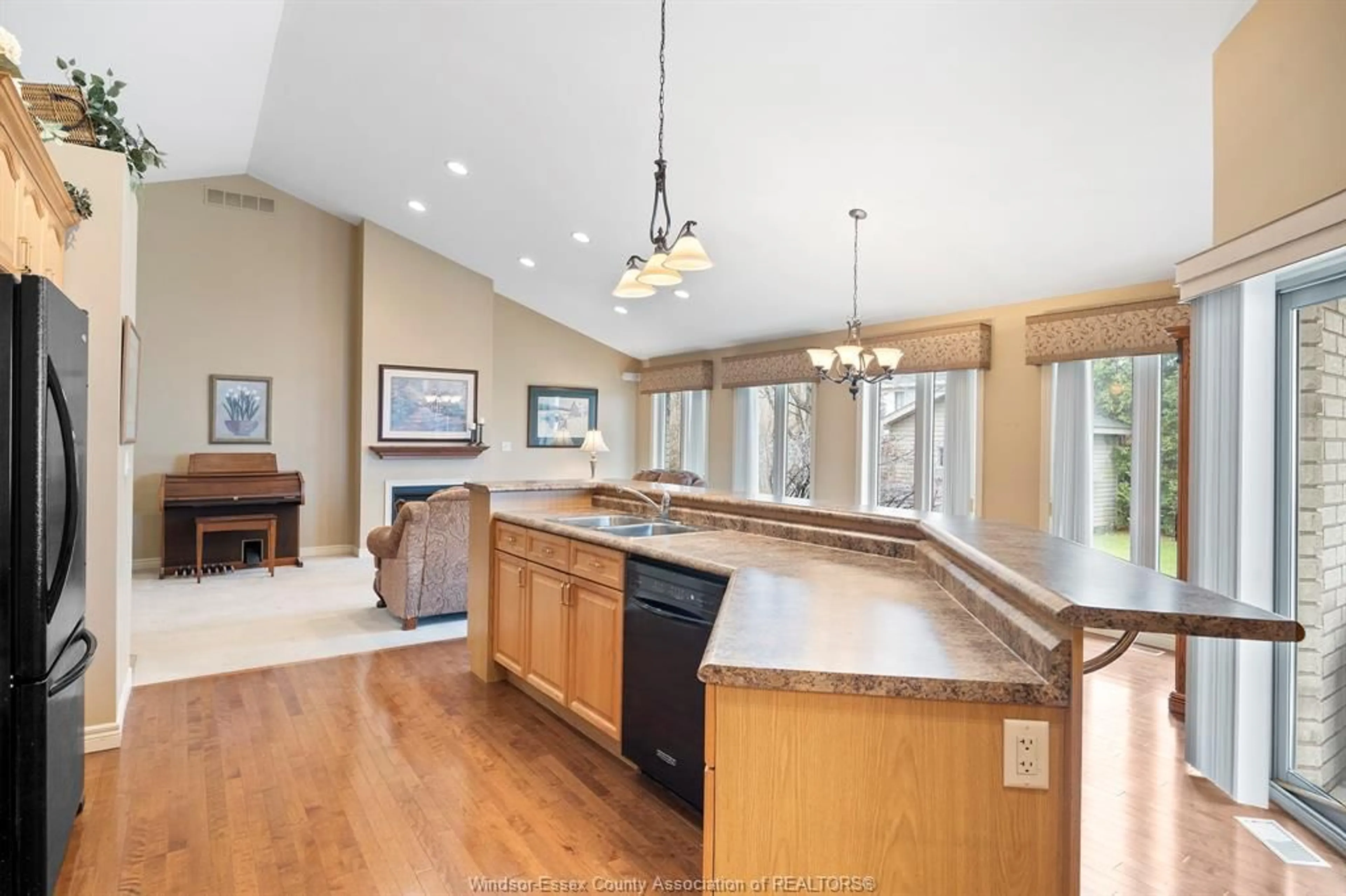 Open concept kitchen, unknown for 54 CREEKVIEW, Kingsville Ontario N9Y 4E6