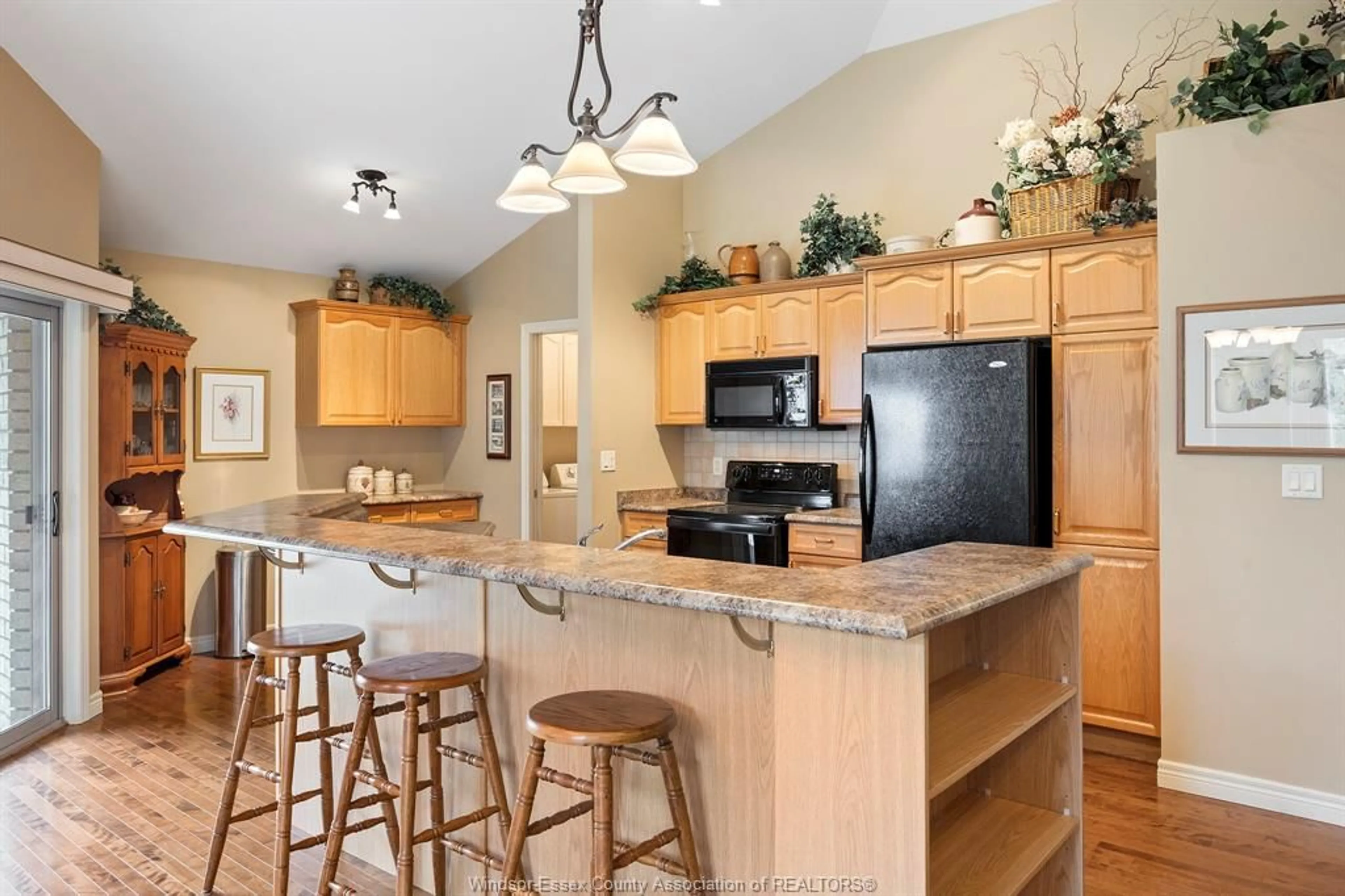 Open concept kitchen, unknown for 54 CREEKVIEW, Kingsville Ontario N9Y 4E6