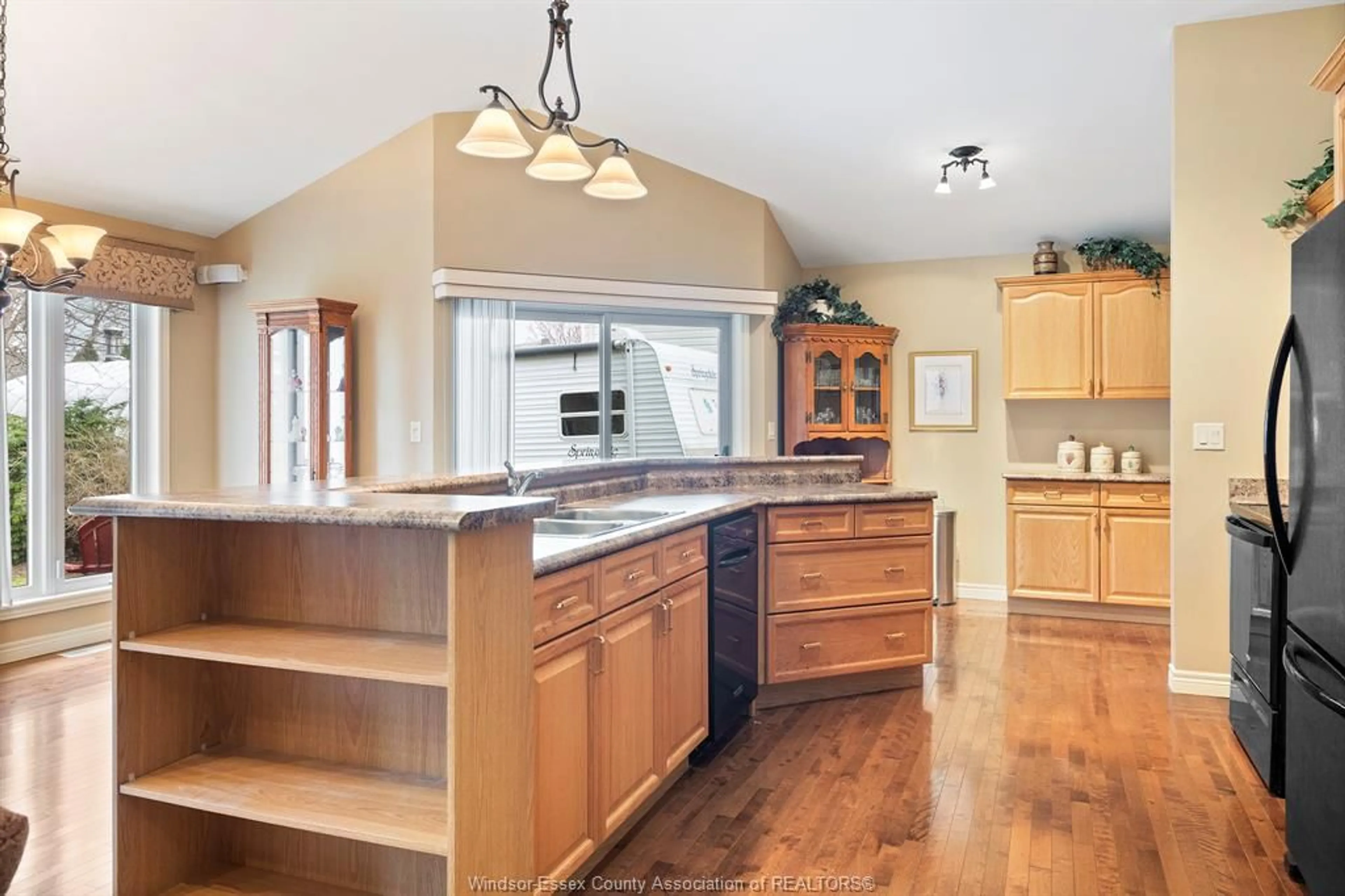 Open concept kitchen, unknown for 54 CREEKVIEW, Kingsville Ontario N9Y 4E6