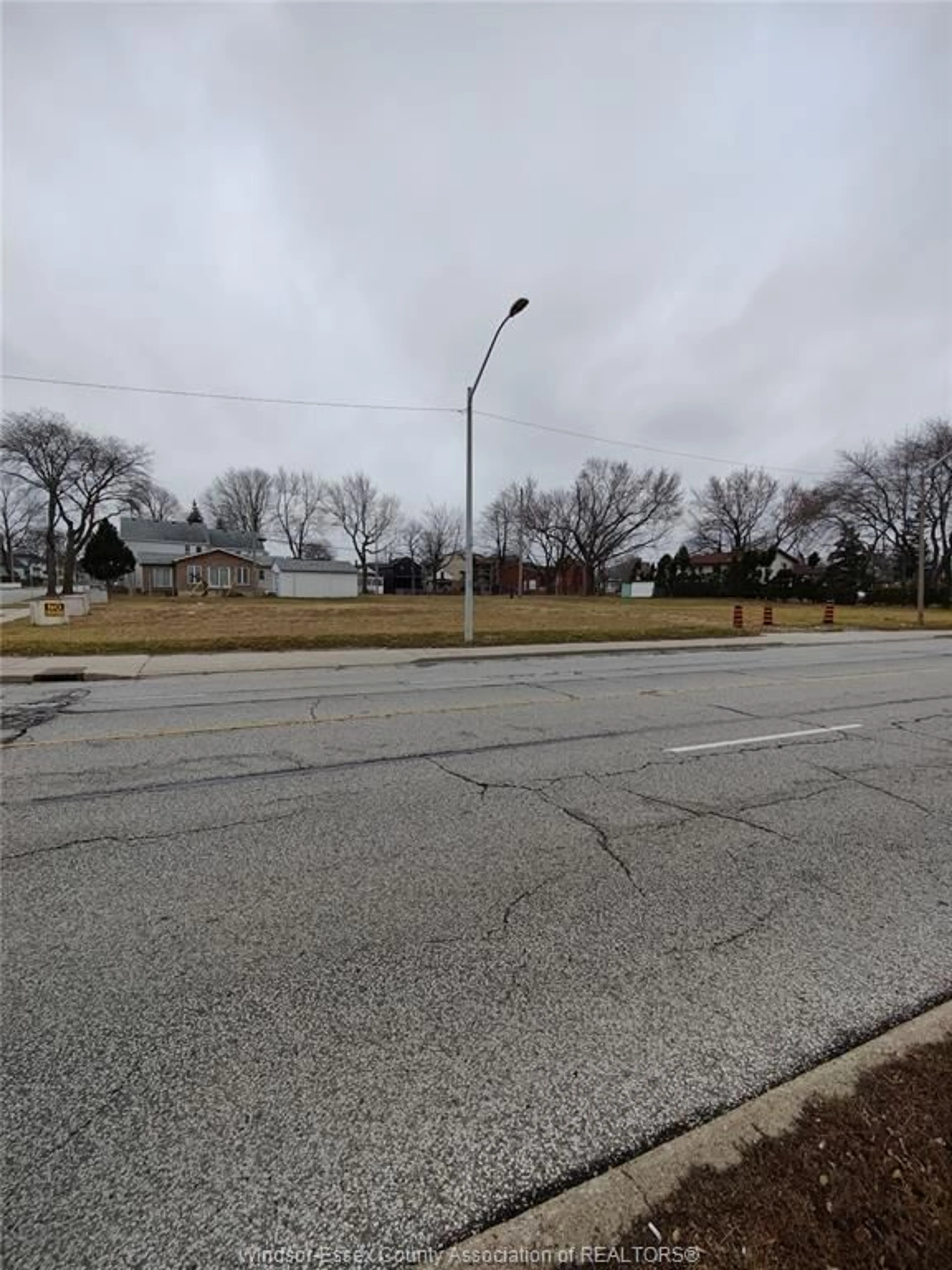 Blurry image for 775 RIVERSIDE Dr, Windsor Ontario N9A 2T3