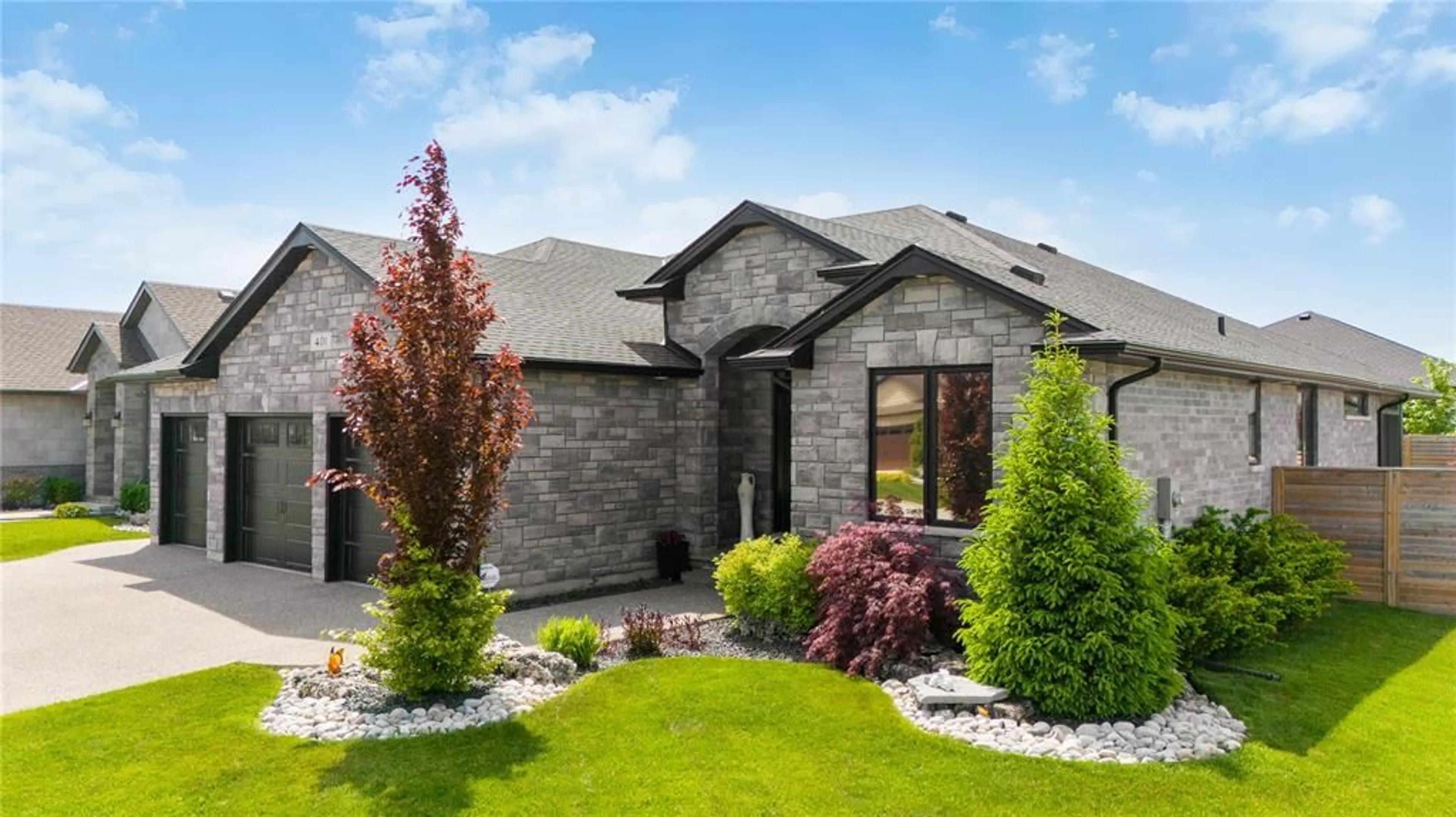 Home with brick exterior material, unknown for 401 RODRIGUEZ Dr, Sarnia Ontario N7S 4M6