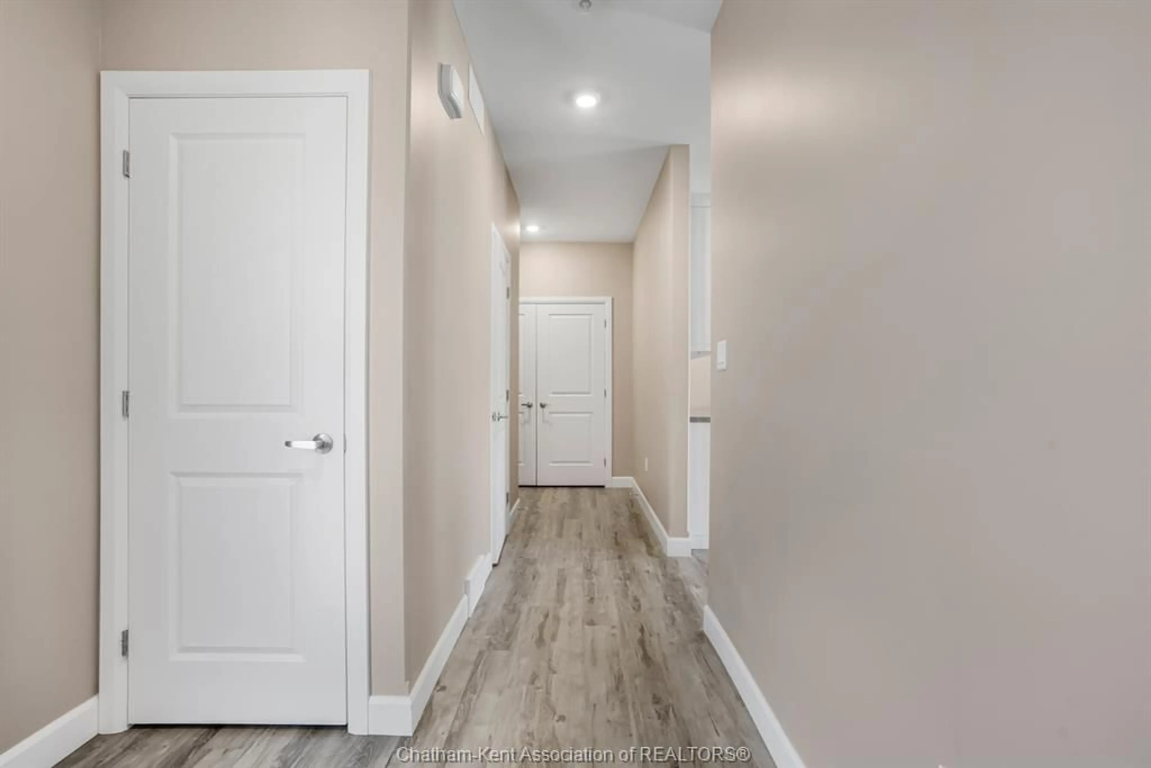 Indoor entryway for 50 LLYDICAN Ave, Chatham Ontario N7L 3E5