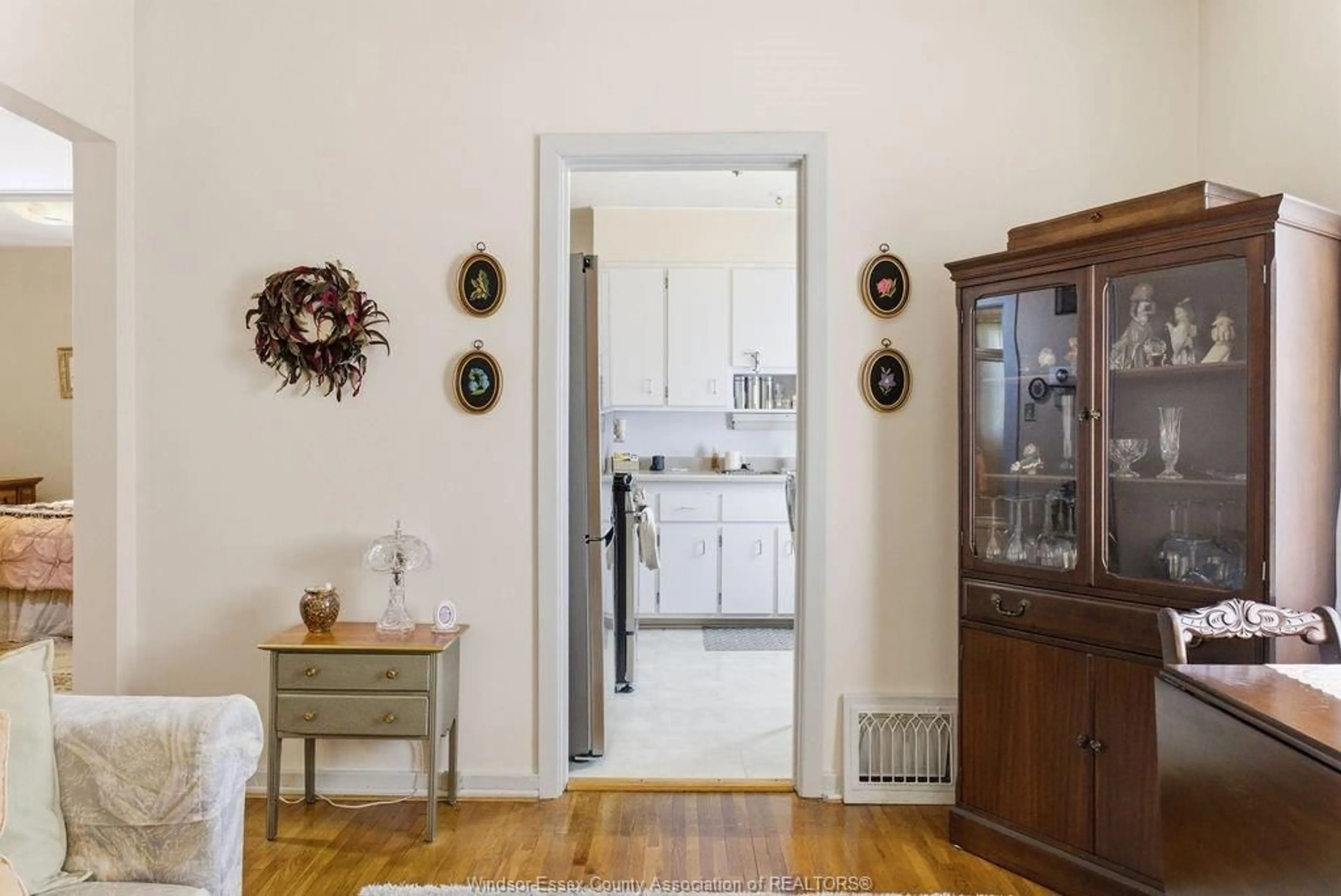 Indoor entryway for 1764 KILDARE Rd, Windsor Ontario N8W 2W6