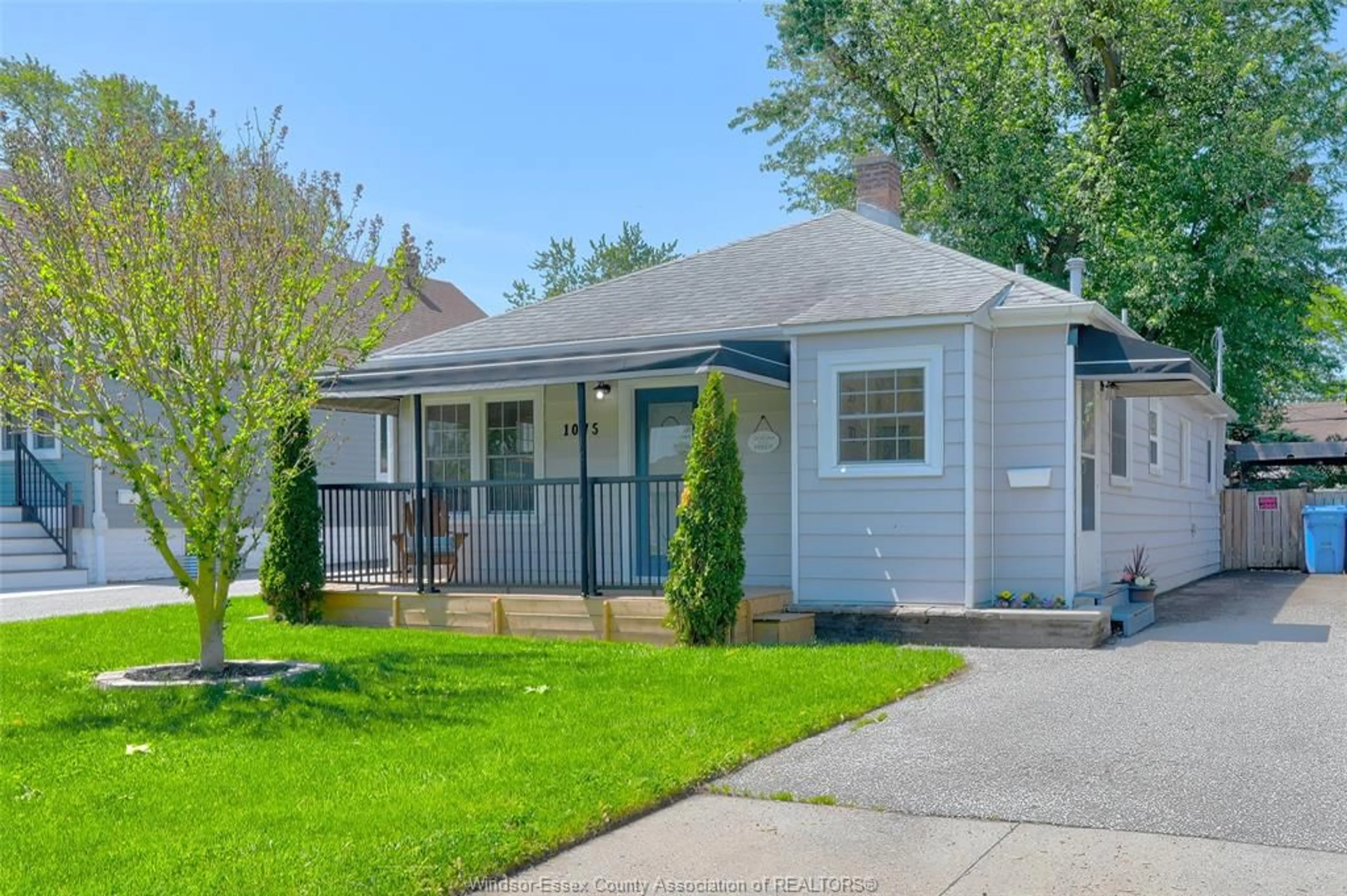 Home with vinyl exterior material, street for 1075 ESDRAS Pl, Windsor Ontario N8S 2N1