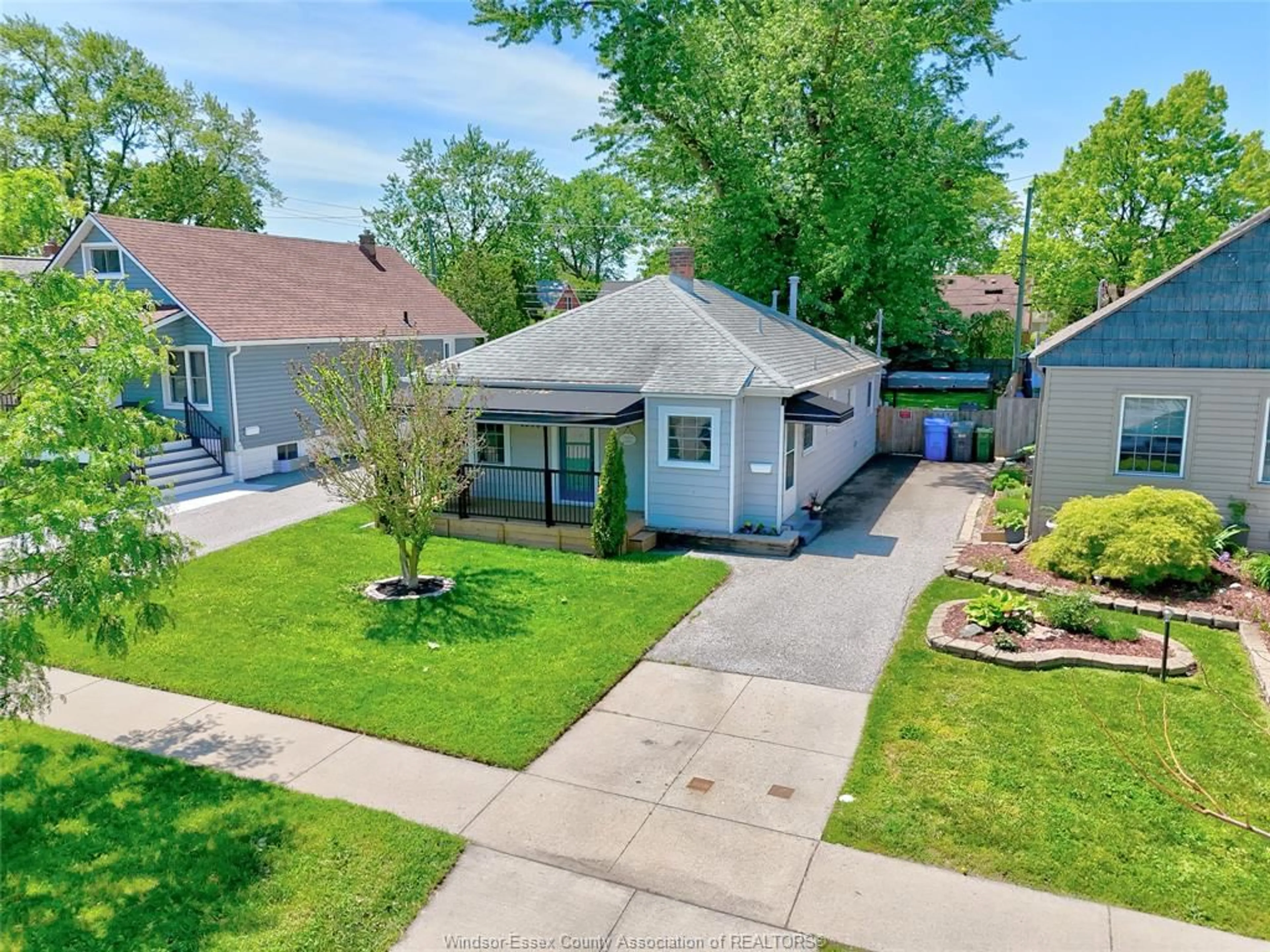 A pic from outside/outdoor area/front of a property/back of a property/a pic from drone, street for 1075 ESDRAS Pl, Windsor Ontario N8S 2N1