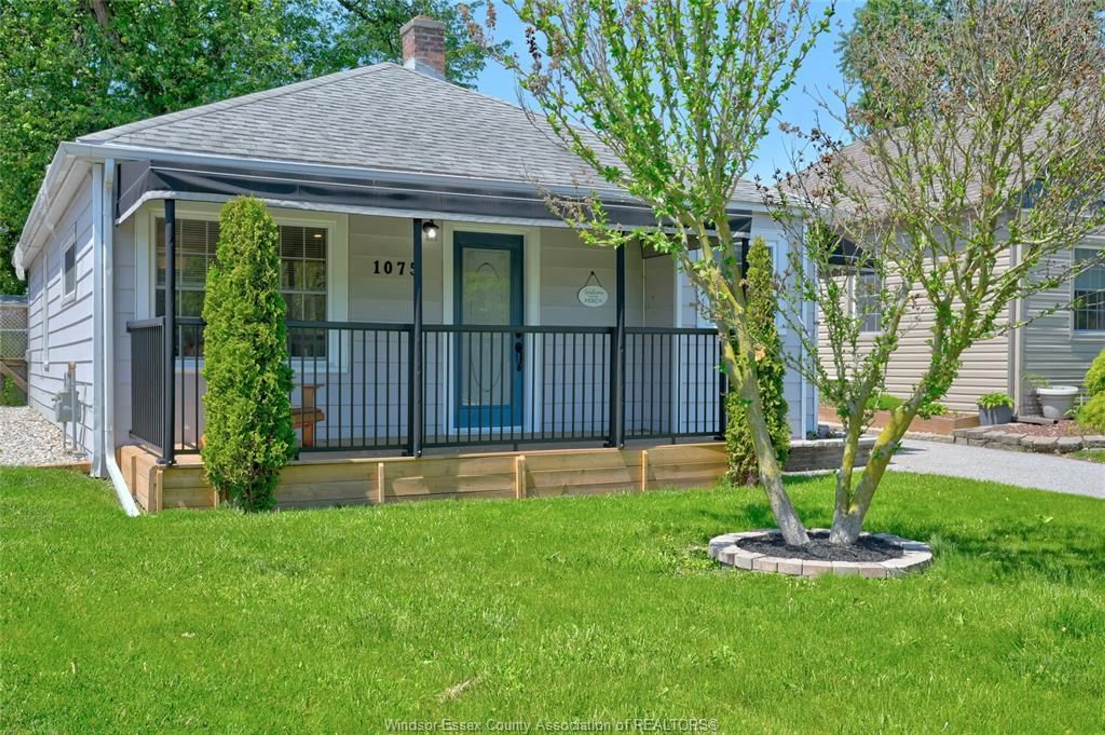 A pic from outside/outdoor area/front of a property/back of a property/a pic from drone, street for 1075 ESDRAS Pl, Windsor Ontario N8S 2N1