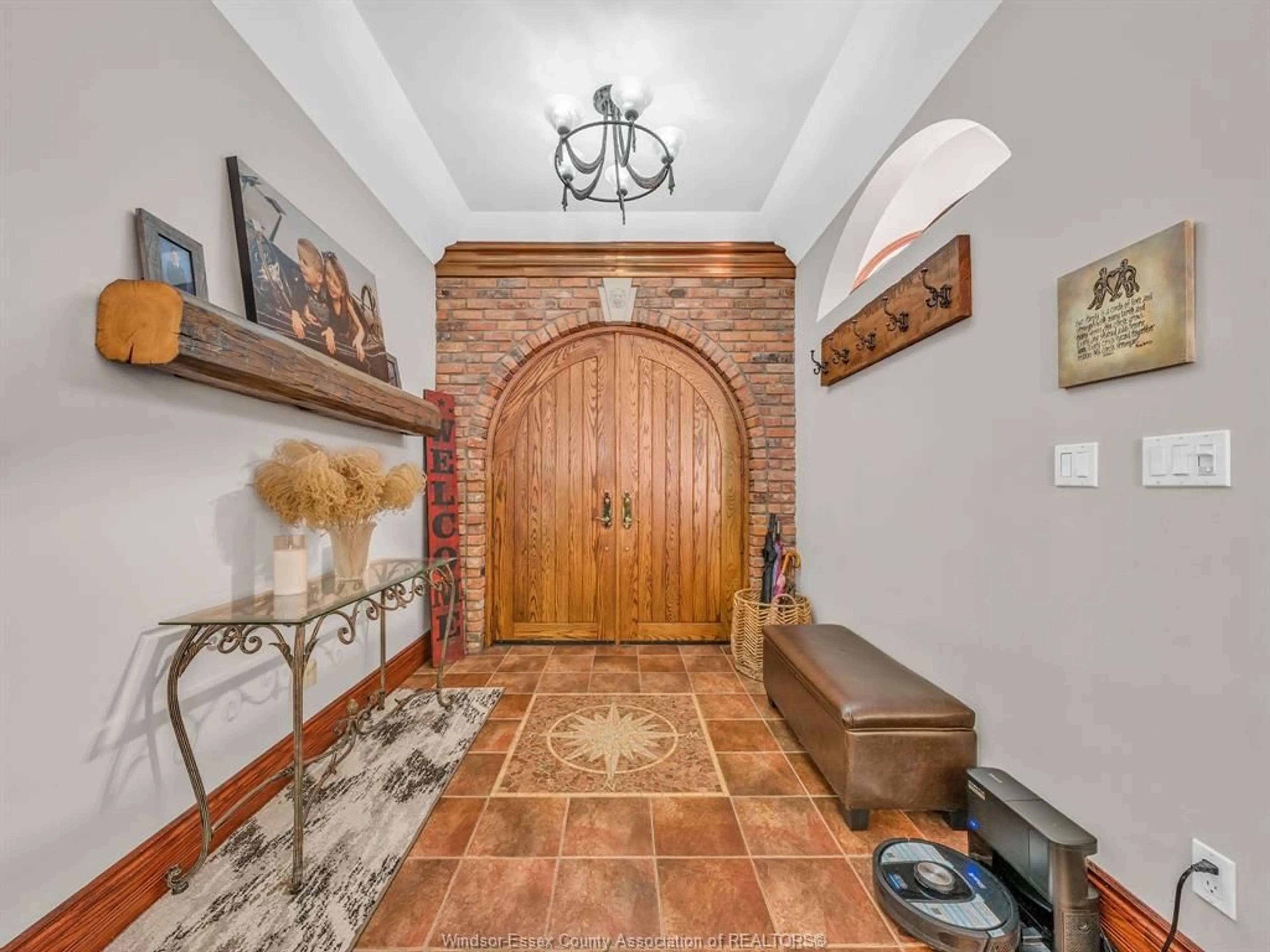 Indoor entryway for 1308 Finn Lane, Woodslee Ontario N8M 2X7