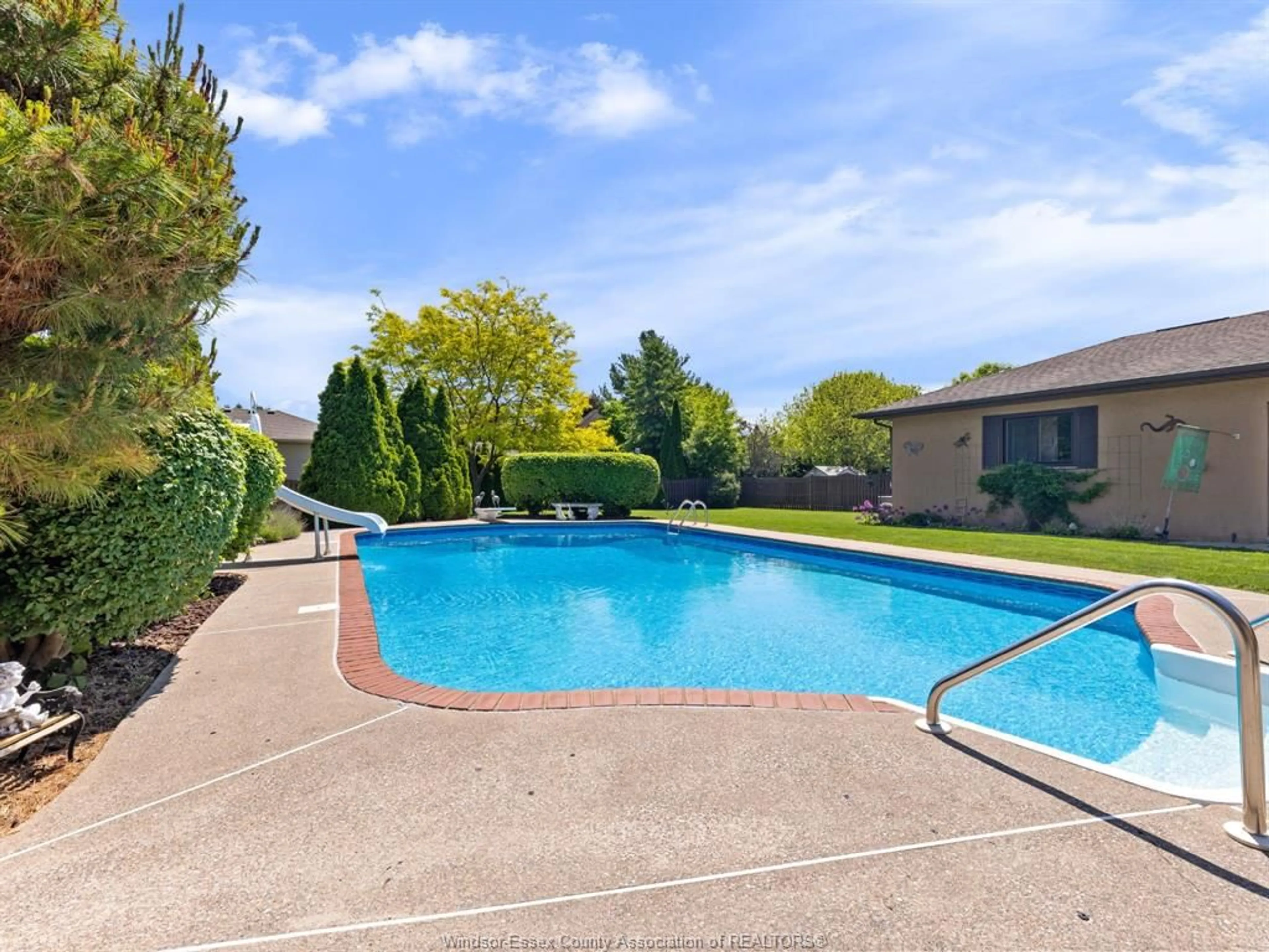 Pool for 118 POINTE WEST Dr, Amherstburg Ontario N9V 3N9