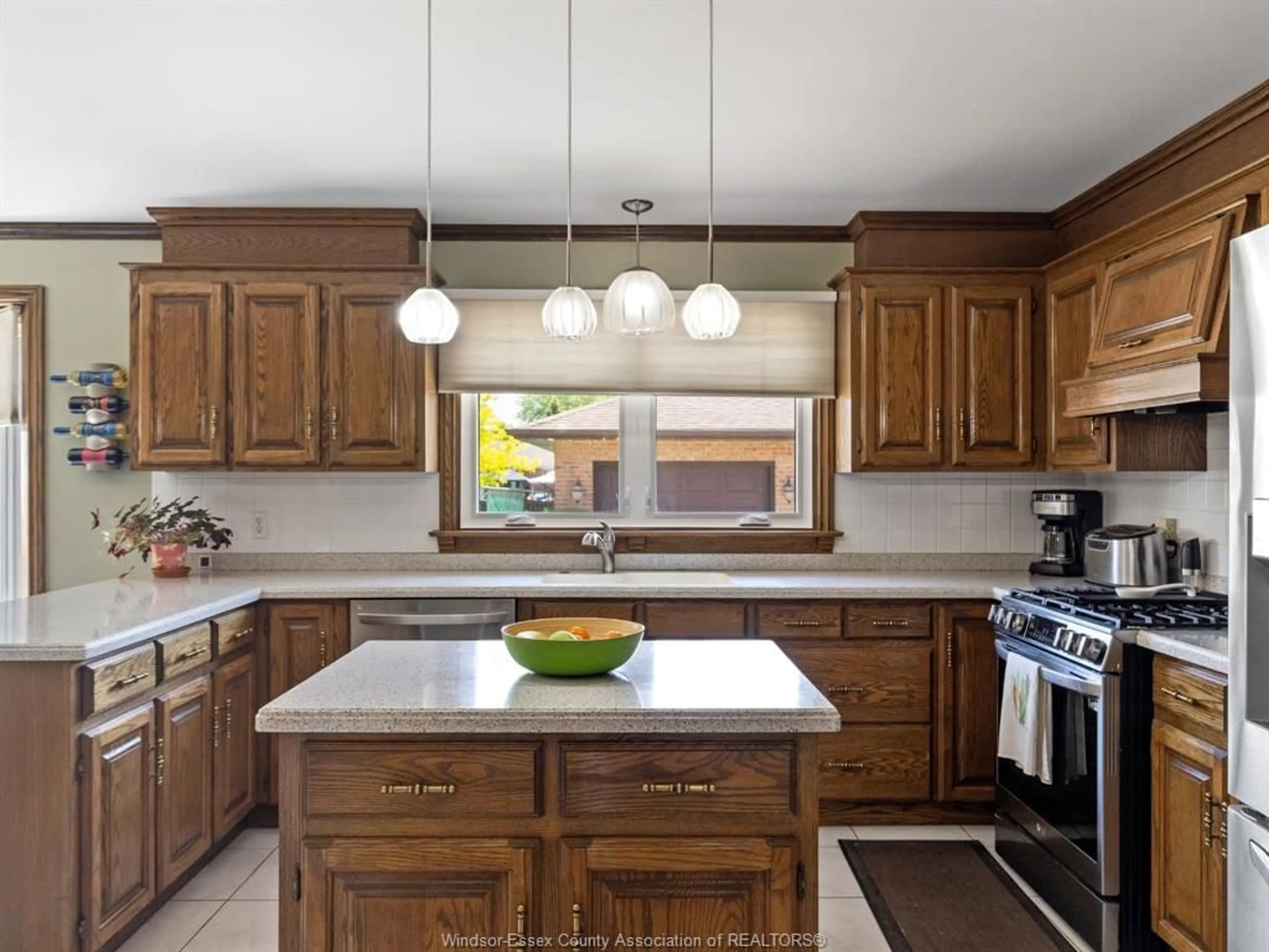Open concept kitchen, ceramic/tile floor for 118 POINTE WEST Dr, Amherstburg Ontario N9V 3N9