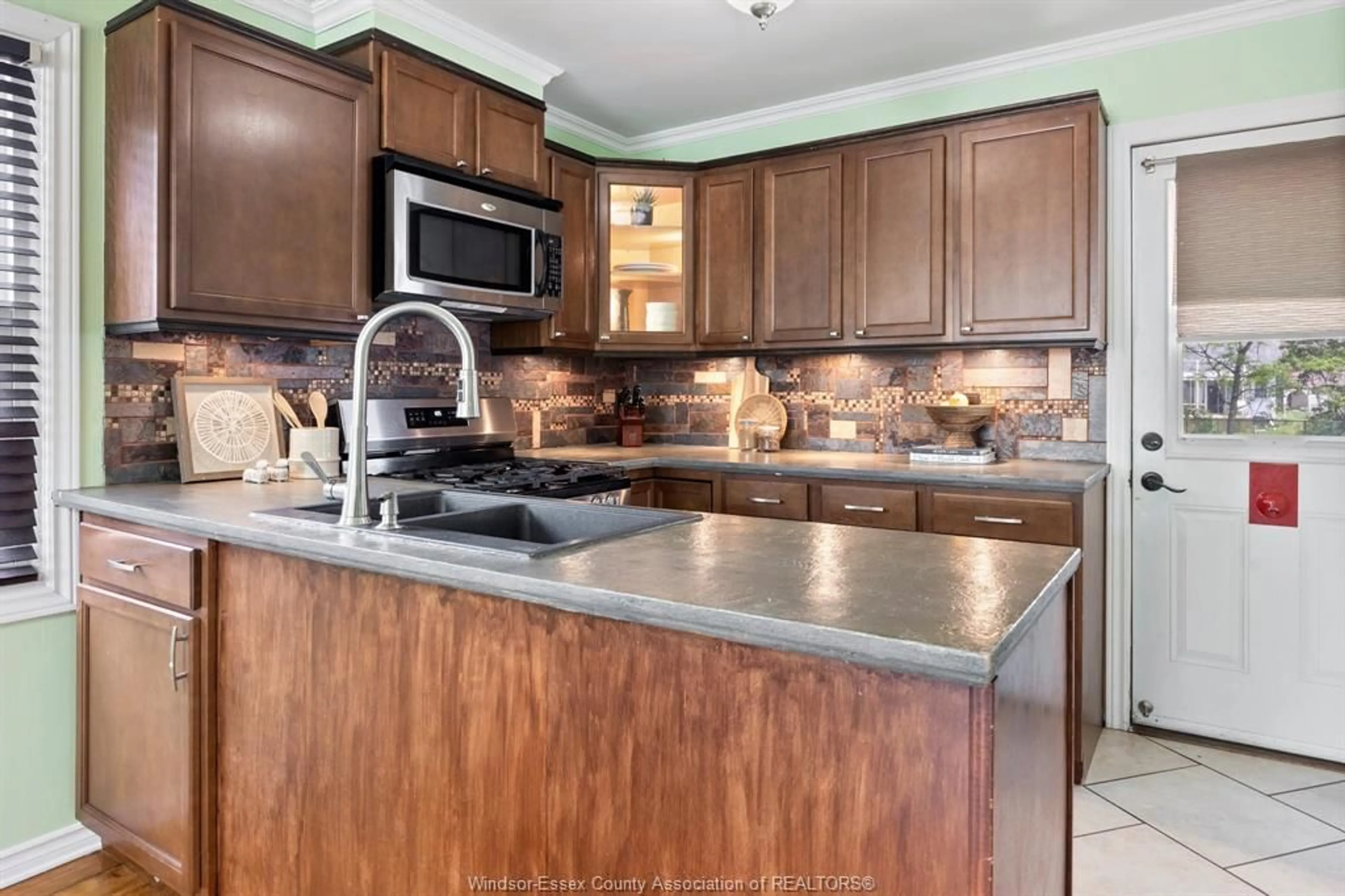 Open concept kitchen, ceramic/tile floor for 1034 HOMEDALE, Windsor Ontario N8S 2T4