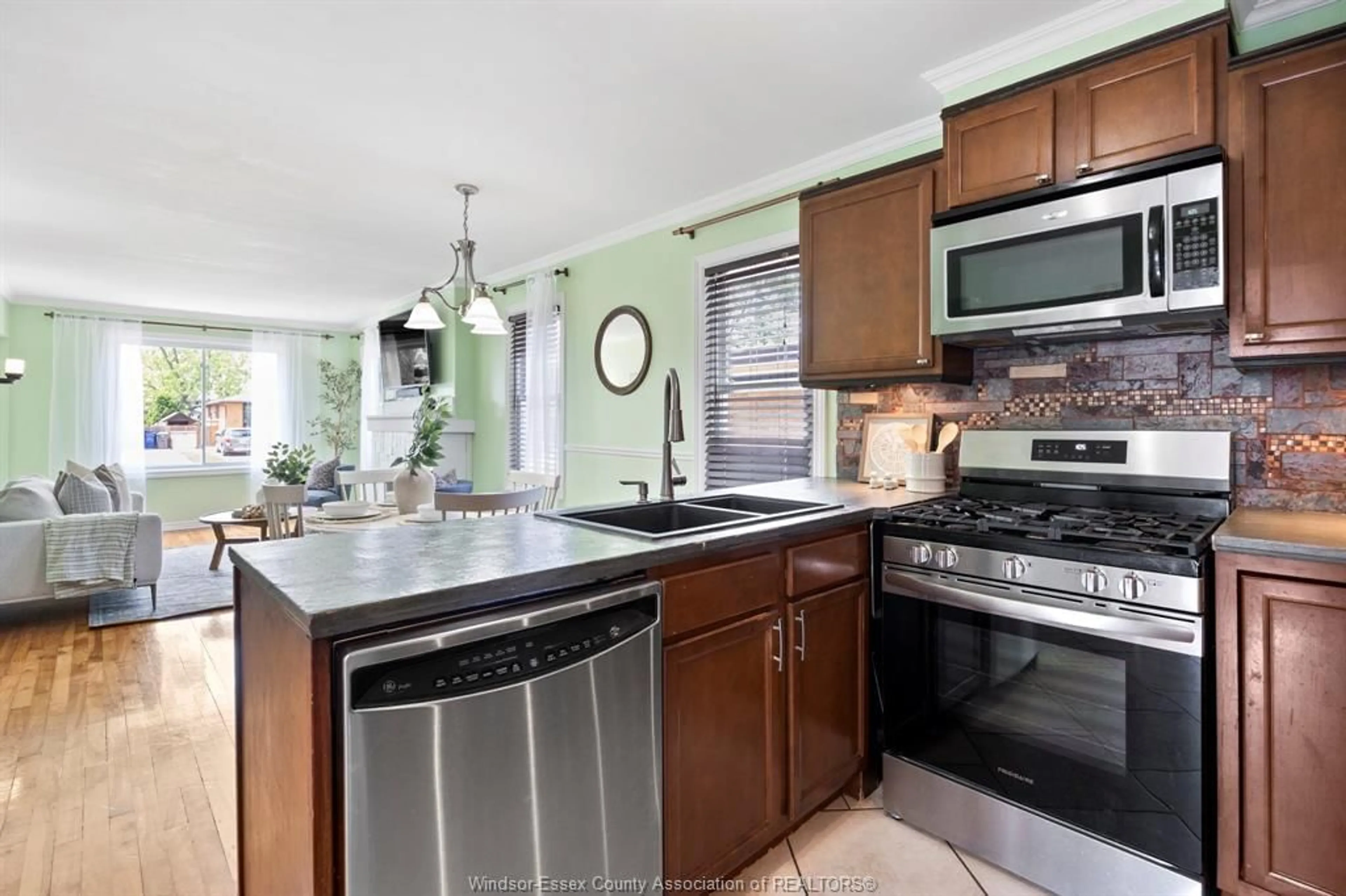 Open concept kitchen, ceramic/tile floor for 1034 HOMEDALE, Windsor Ontario N8S 2T4