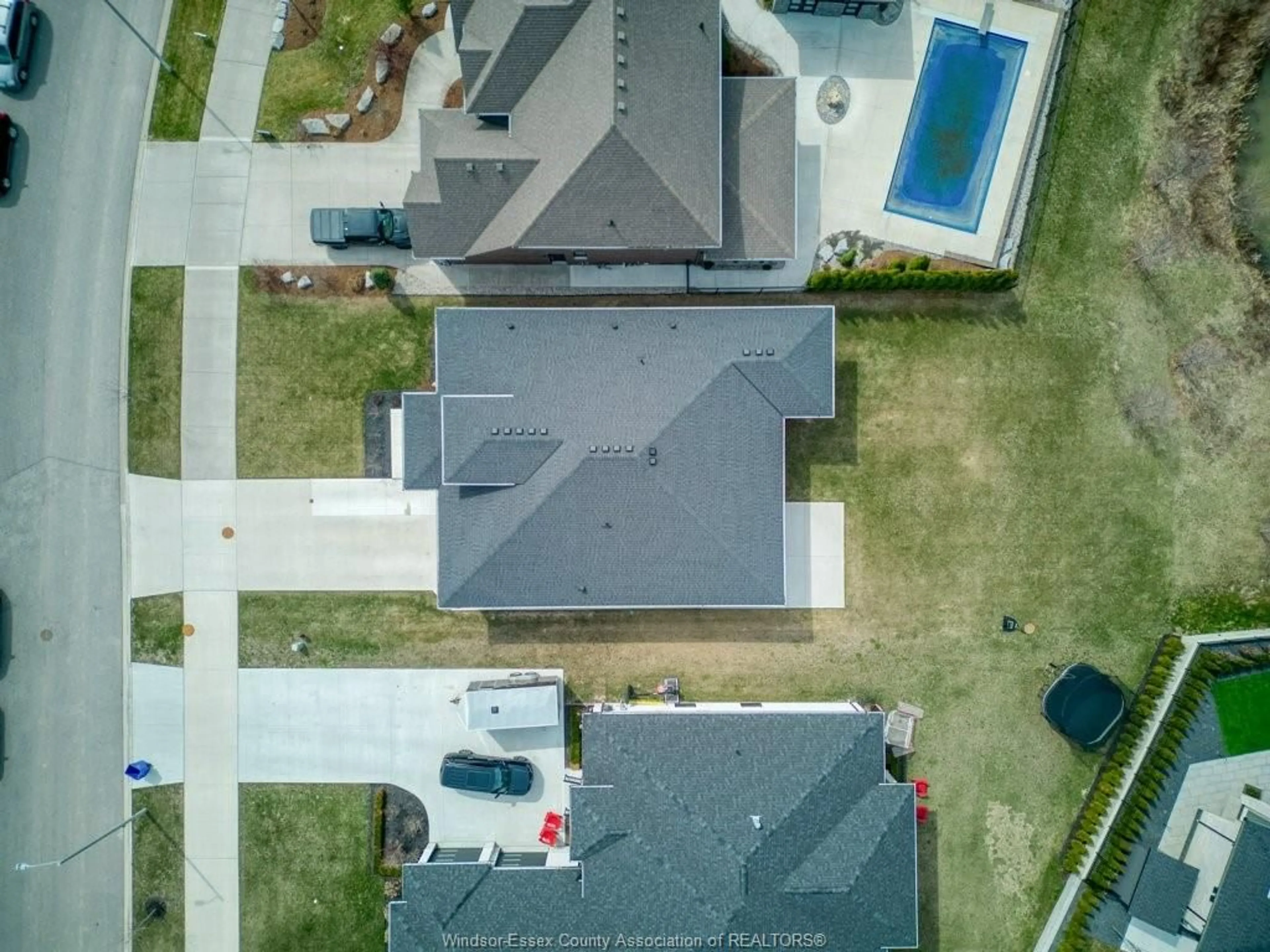 A pic from outside/outdoor area/front of a property/back of a property/a pic from drone, street for 37 AUGUSTA Dr, Leamington Ontario N8H 0C7
