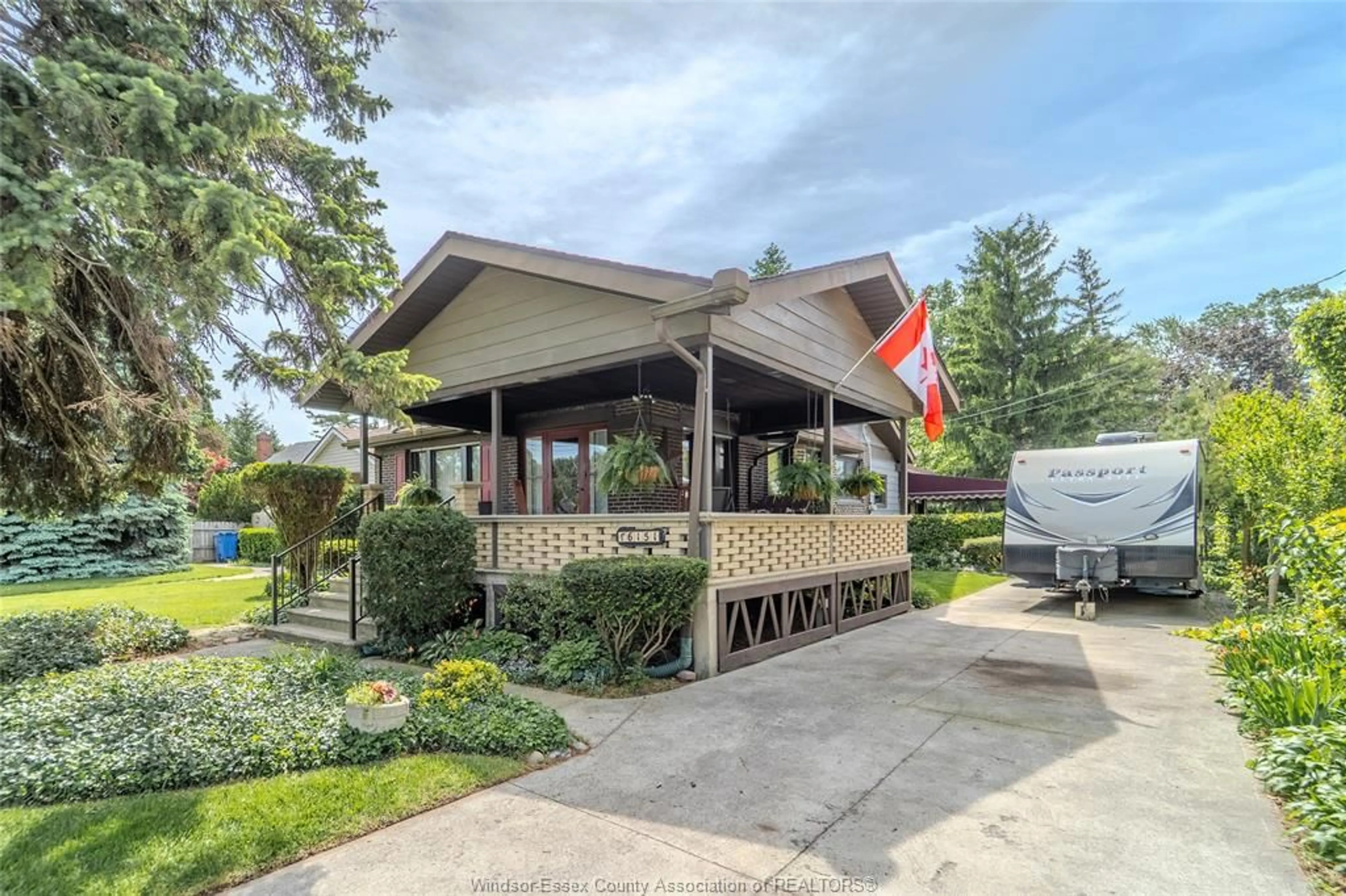 Patio, street for 6151 Wyandotte St, Windsor Ontario N8S 1N4