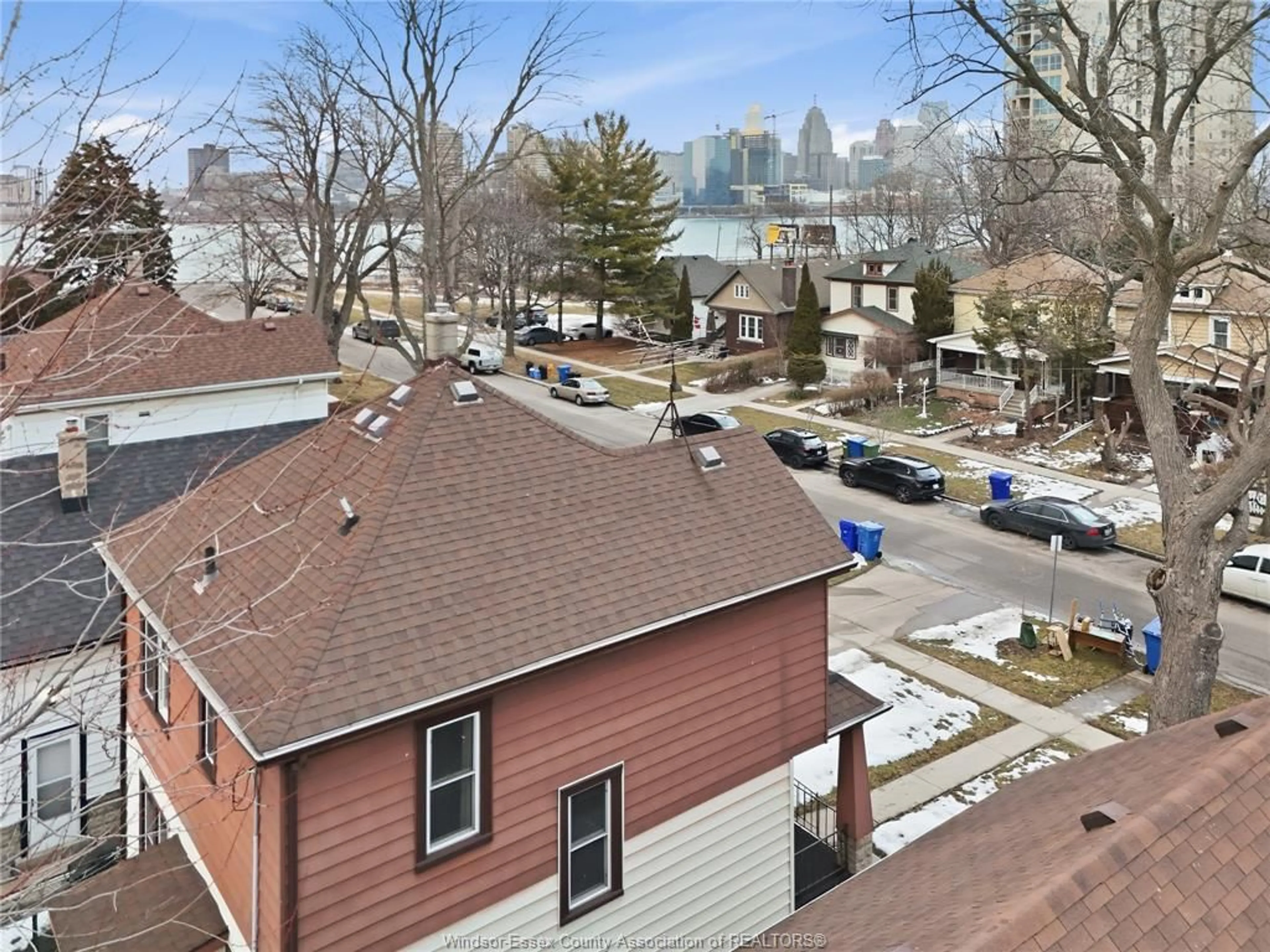 A pic from outside/outdoor area/front of a property/back of a property/a pic from drone, city buildings view from balcony for 173 CAMERON Ave, Windsor Ontario N9B 1Y5