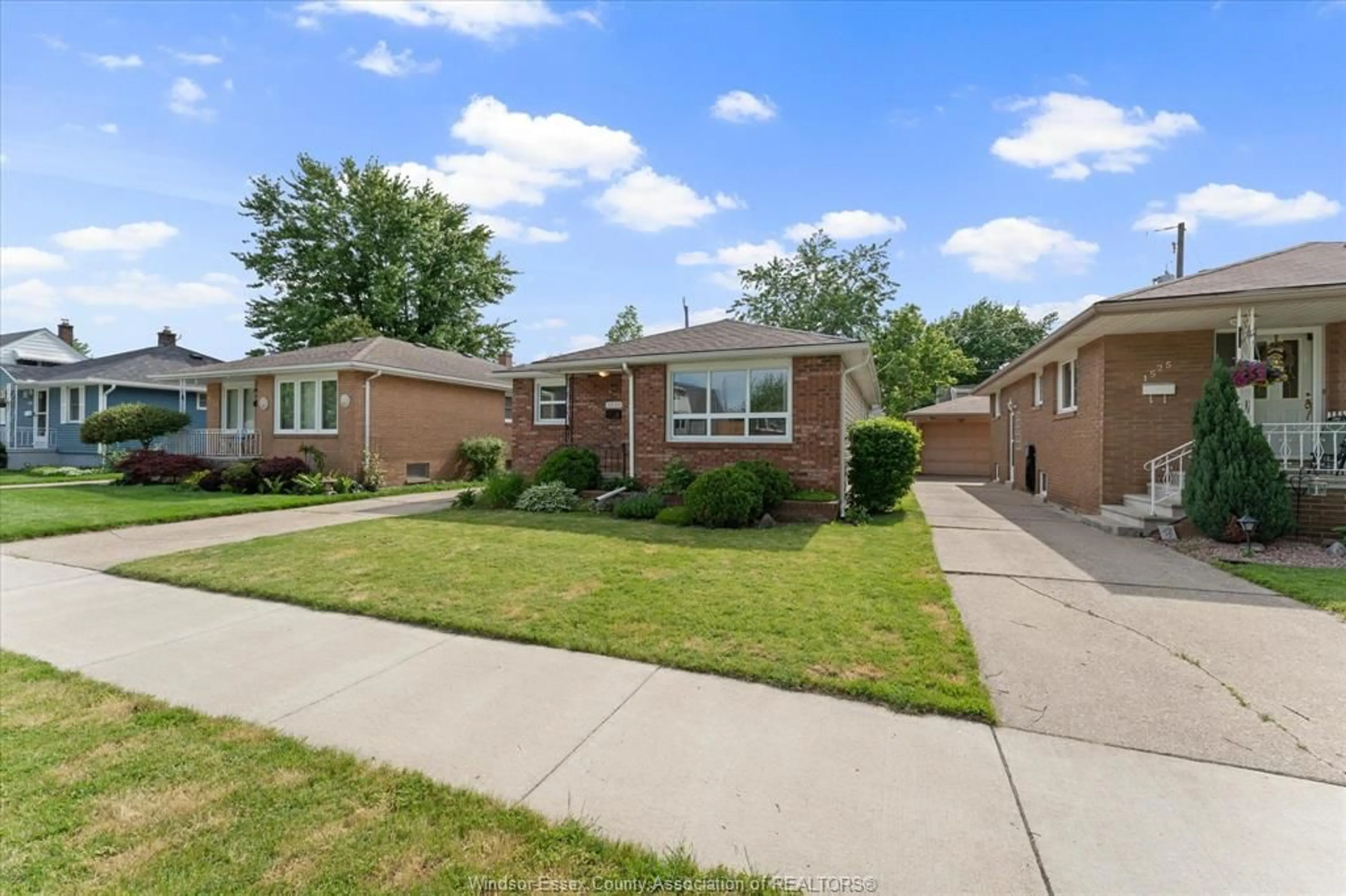 Home with brick exterior material, street for 1531 LABADIE, Windsor Ontario N8Y 4H3