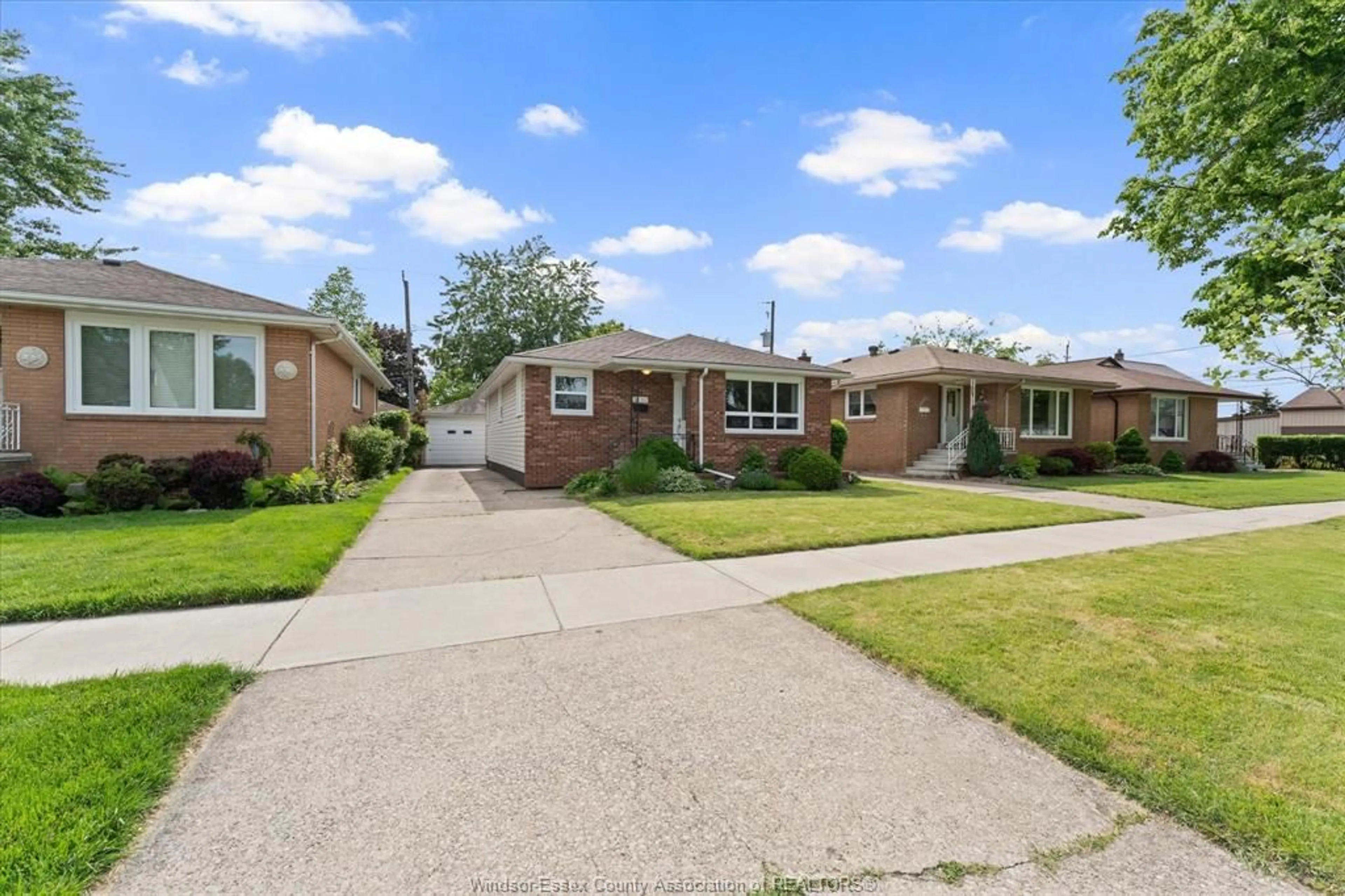 Home with brick exterior material, street for 1531 LABADIE, Windsor Ontario N8Y 4H3