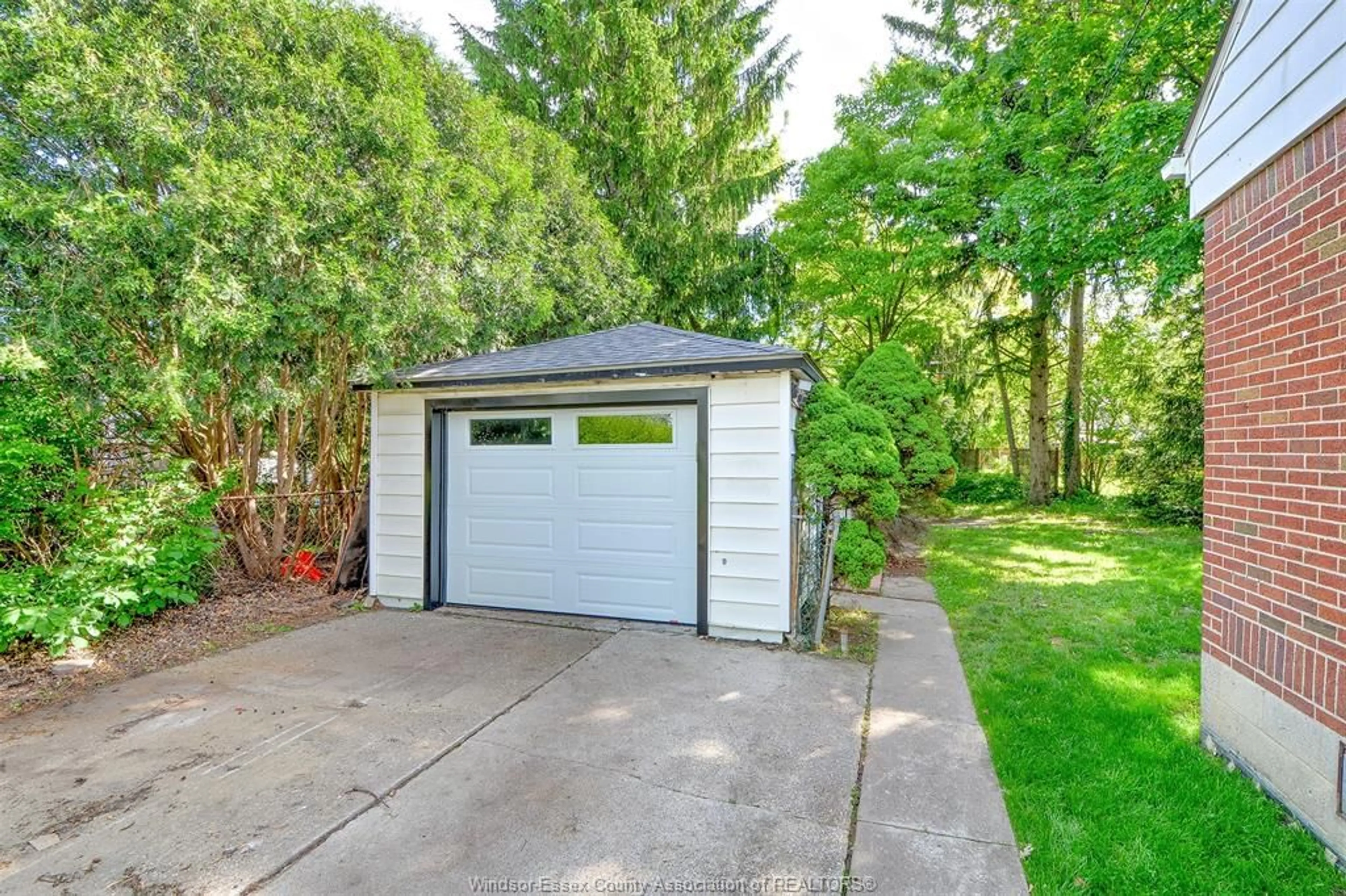 Shed for 2870 ALEXANDRA Ave, Windsor Ontario N9E 2J7