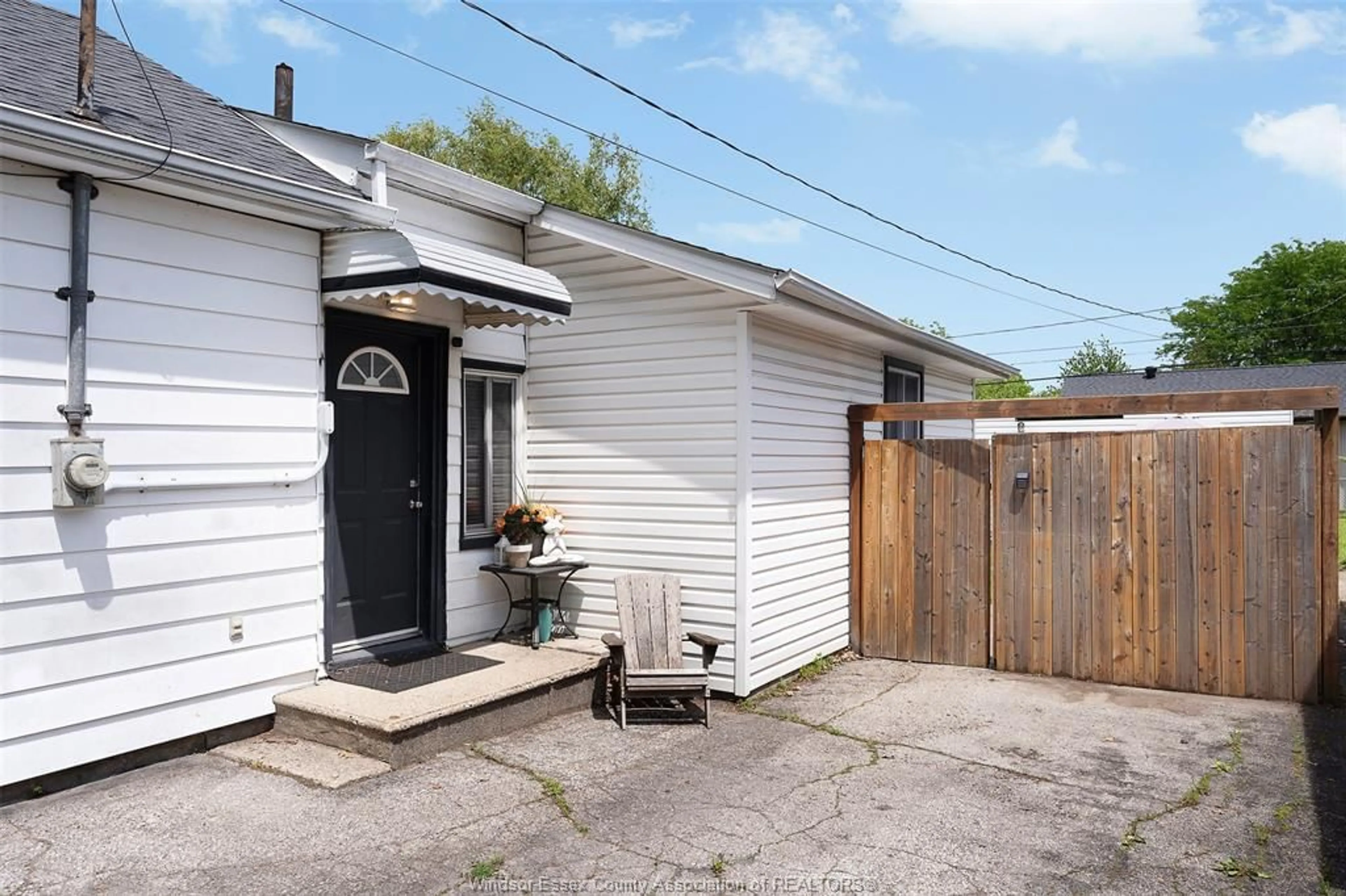 Patio, street for 1536 BUCKINGHAM, Windsor Ontario N8T 2A4