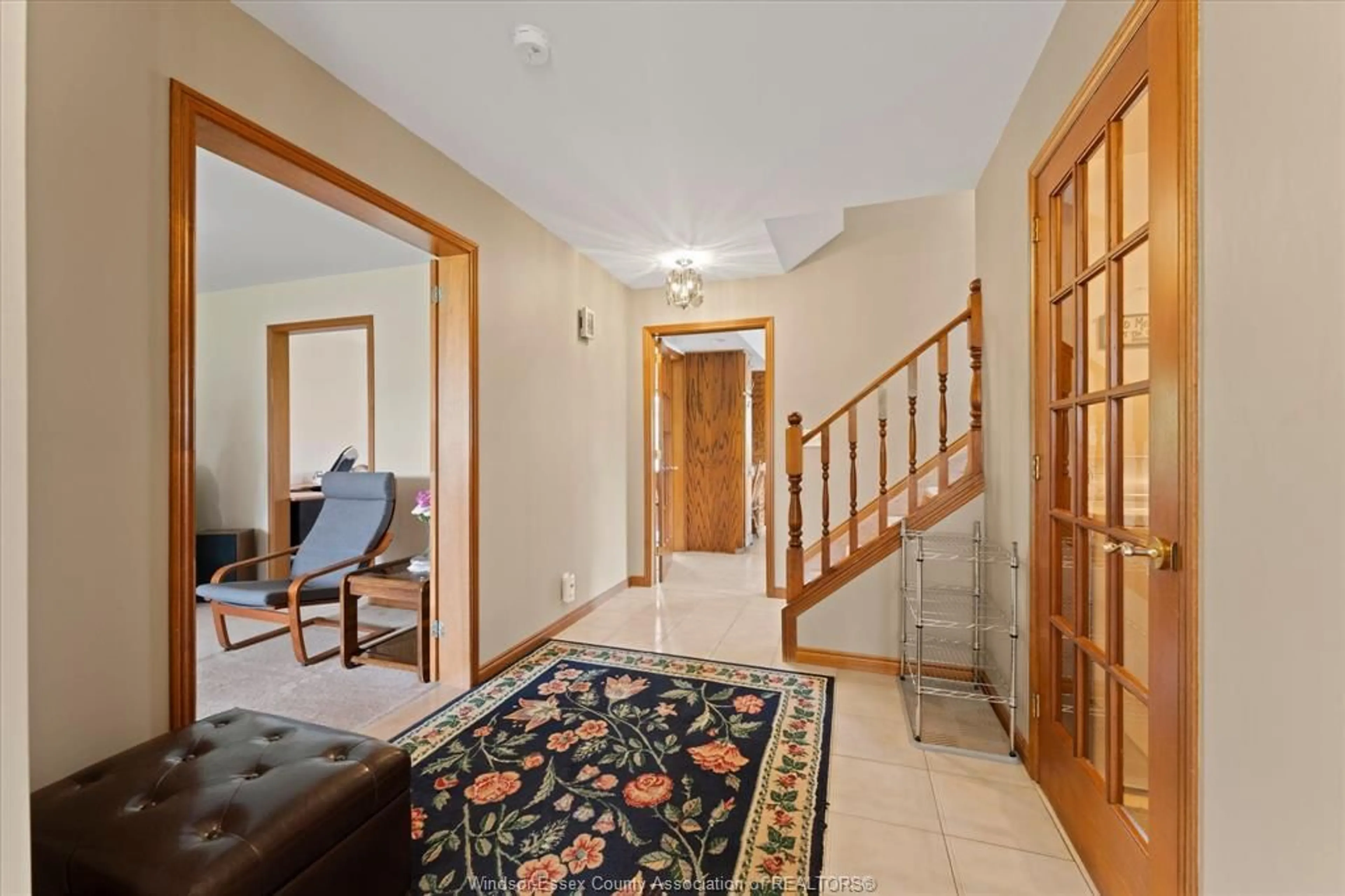 Indoor foyer for 500 ROSTREVOR, Tecumseh Ontario N8N 2B8