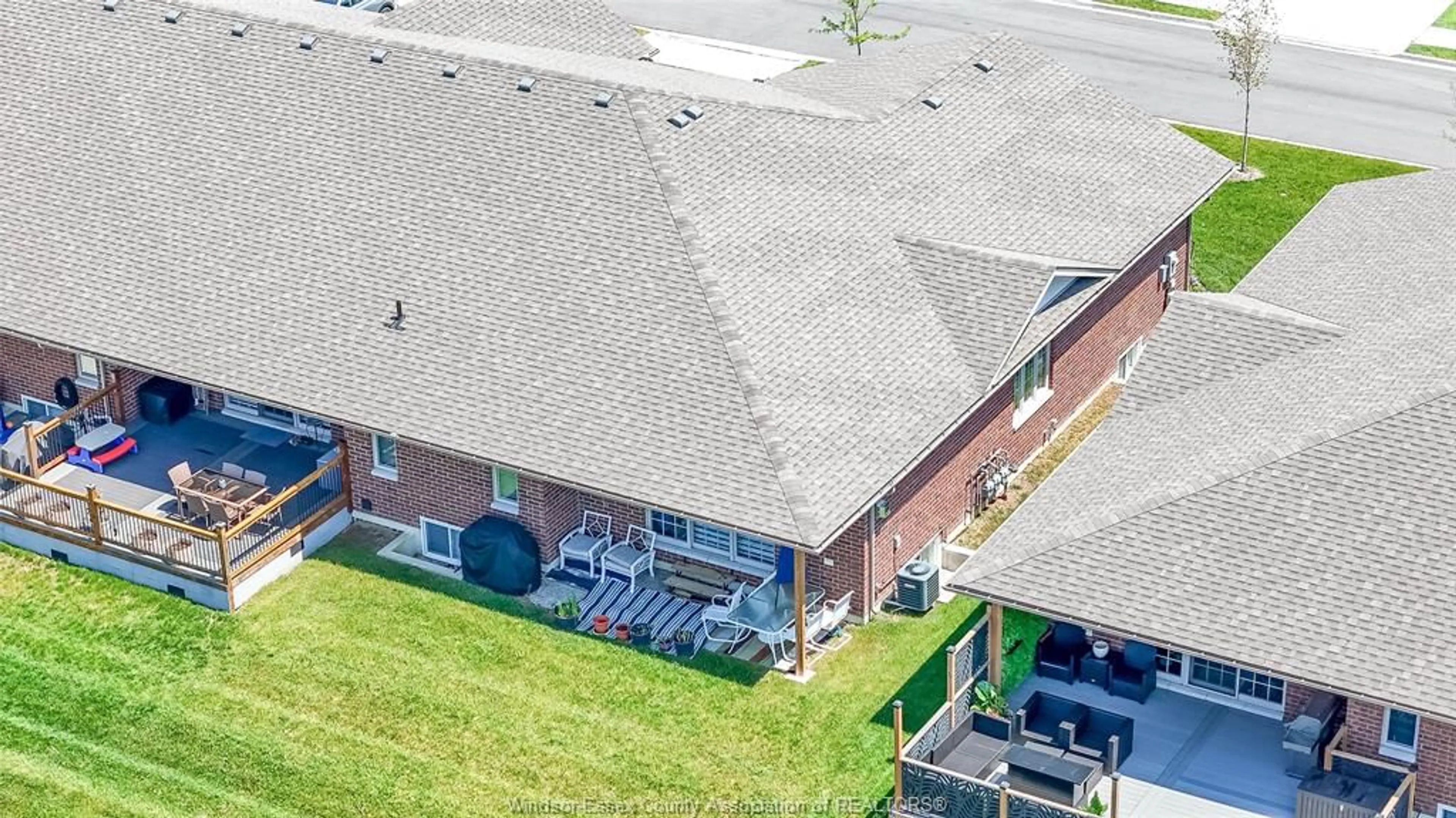 A pic from outside/outdoor area/front of a property/back of a property/a pic from drone, unknown for 1115 COPELAND, Windsor Ontario N8P 0C6