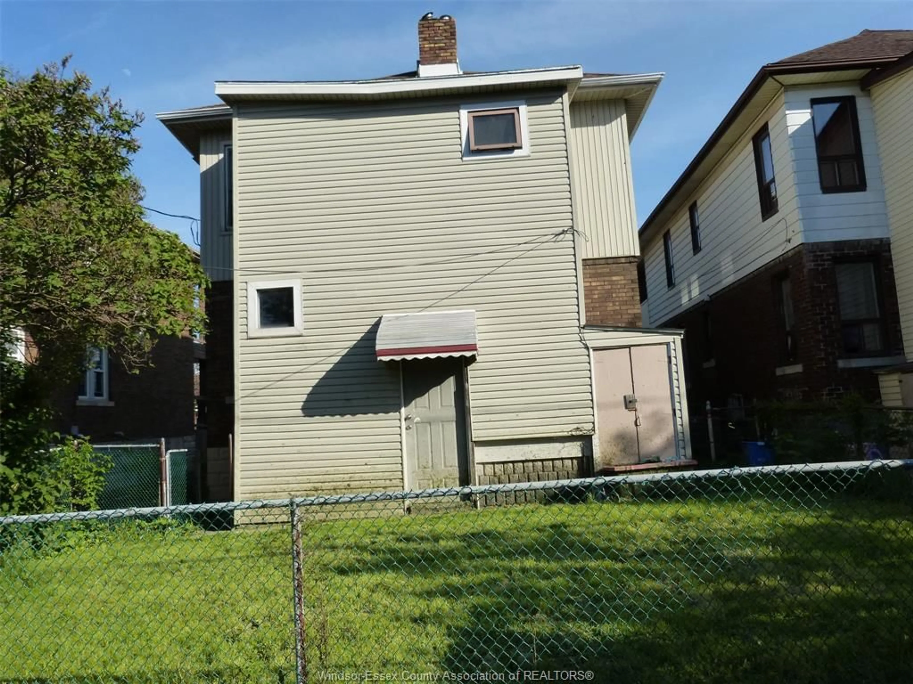 Unknown for 1140 GILES Blvd, Windsor Ontario N9A 4G4
