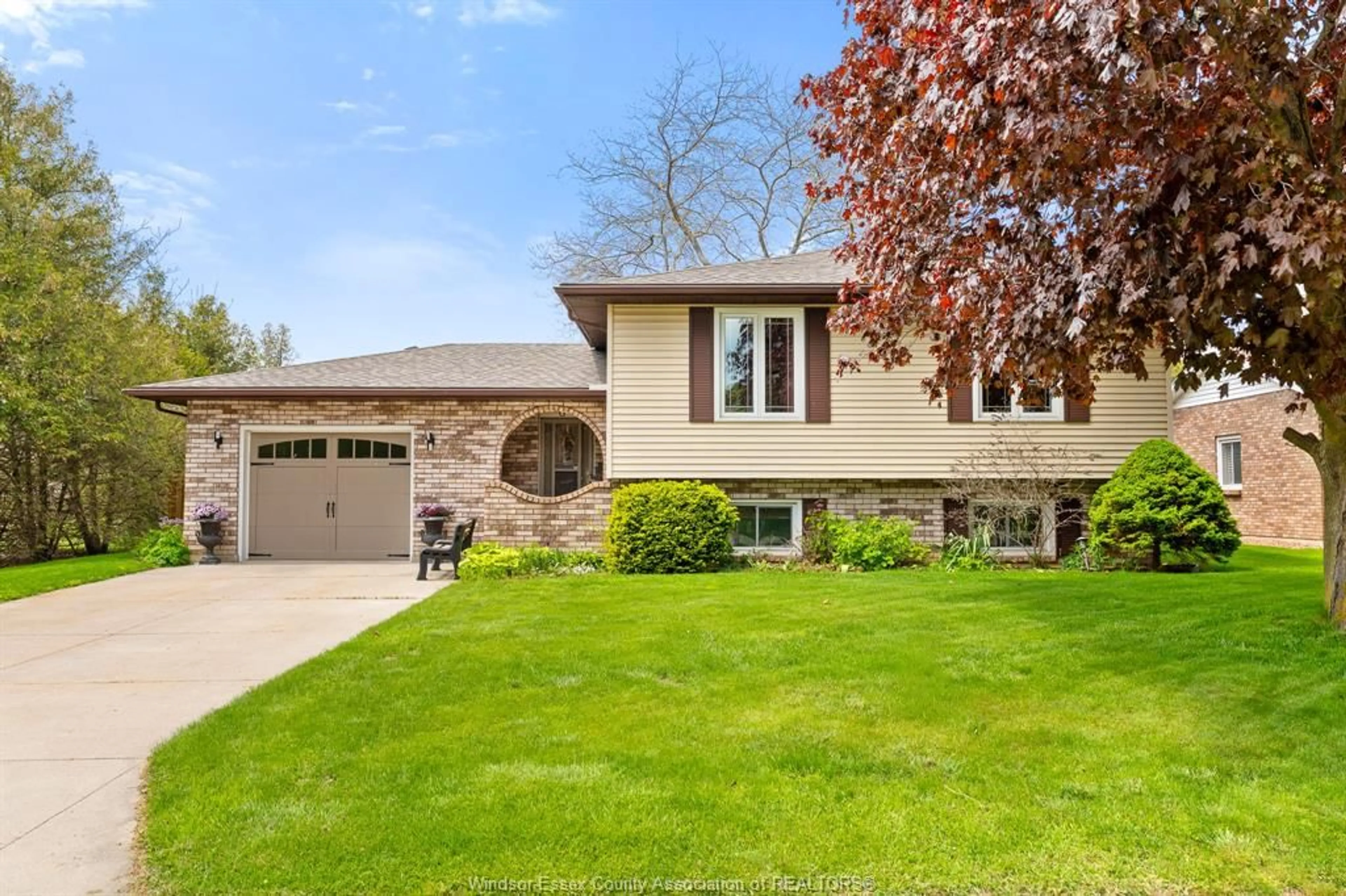 Home with brick exterior material, street for 42 William Ave, Kingsville Ontario N9Y 3T4