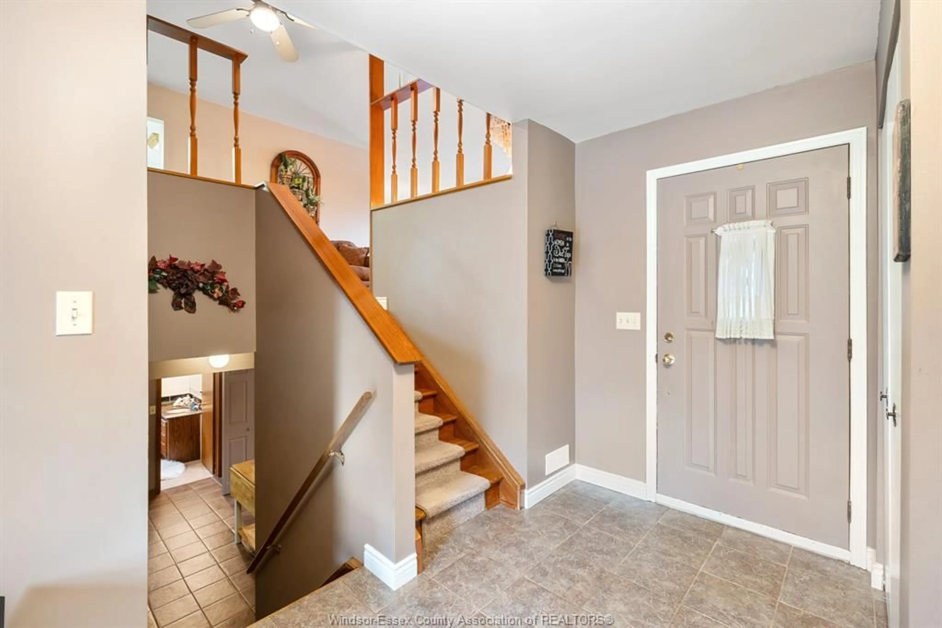 Indoor entryway for 42 William Ave, Kingsville Ontario N9Y 3T4