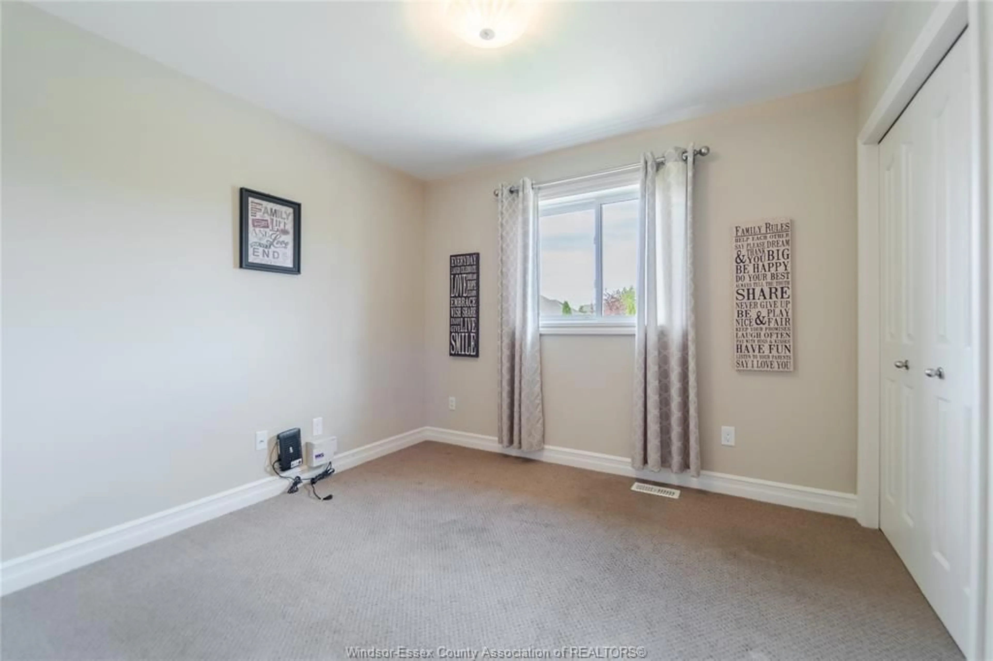 A pic of a room for 1423 OAKWOOD, Lakeshore Ontario N0R 1A0