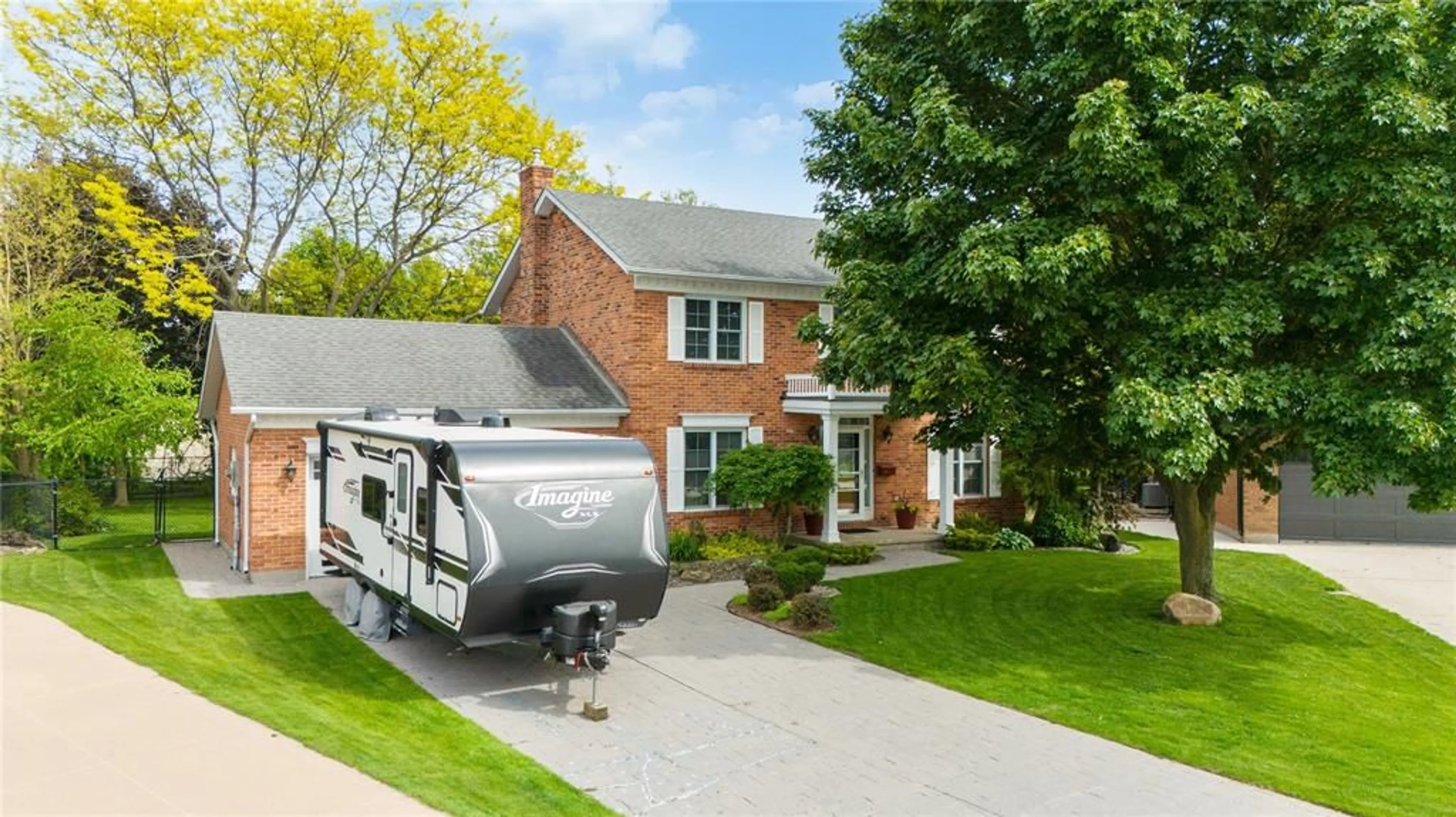 Home with vinyl exterior material, street for 395 APRIL Crt, St Clair Ontario N0N 1G0