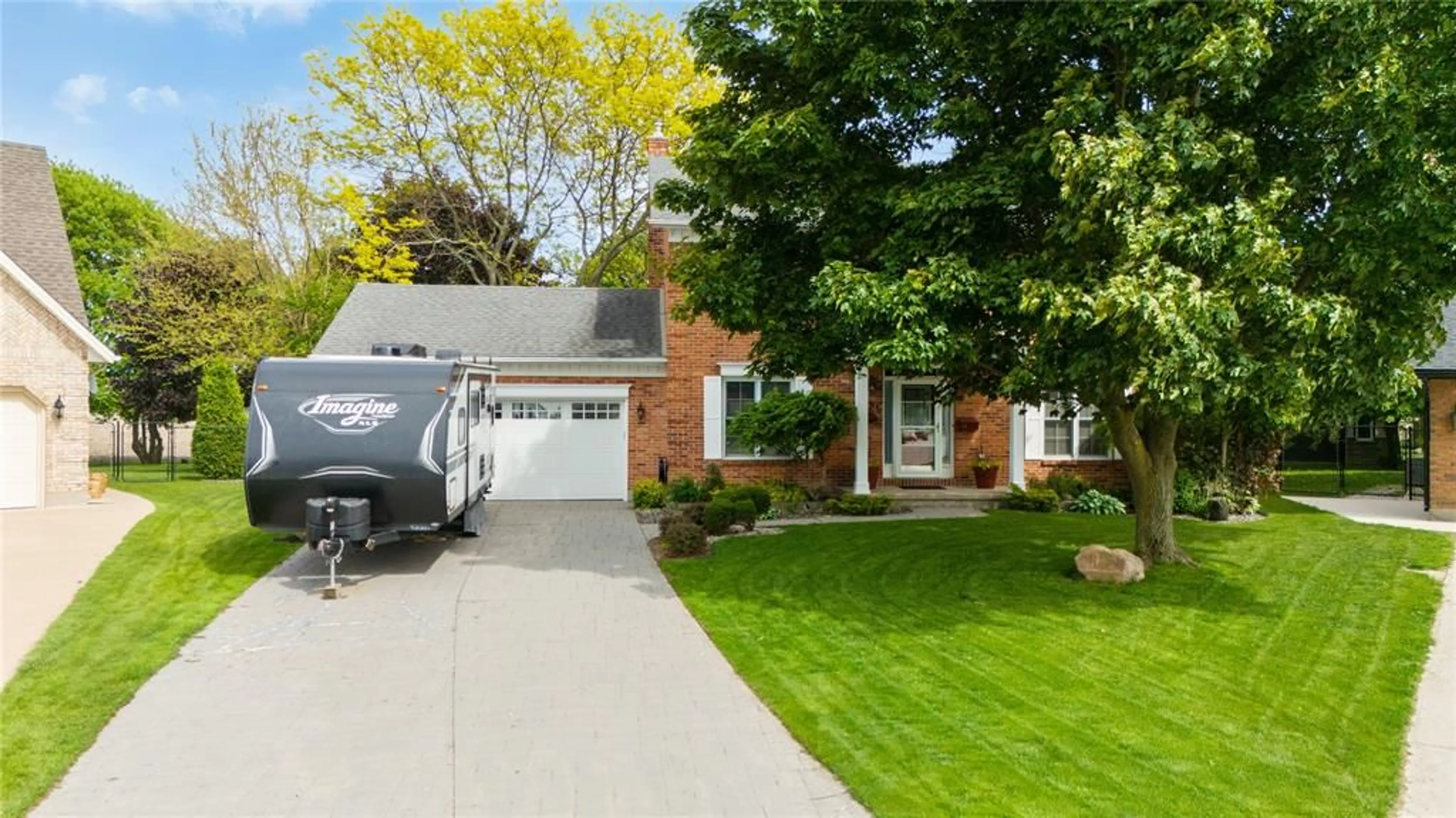 Home with vinyl exterior material, street for 395 APRIL Crt, St Clair Ontario N0N 1G0
