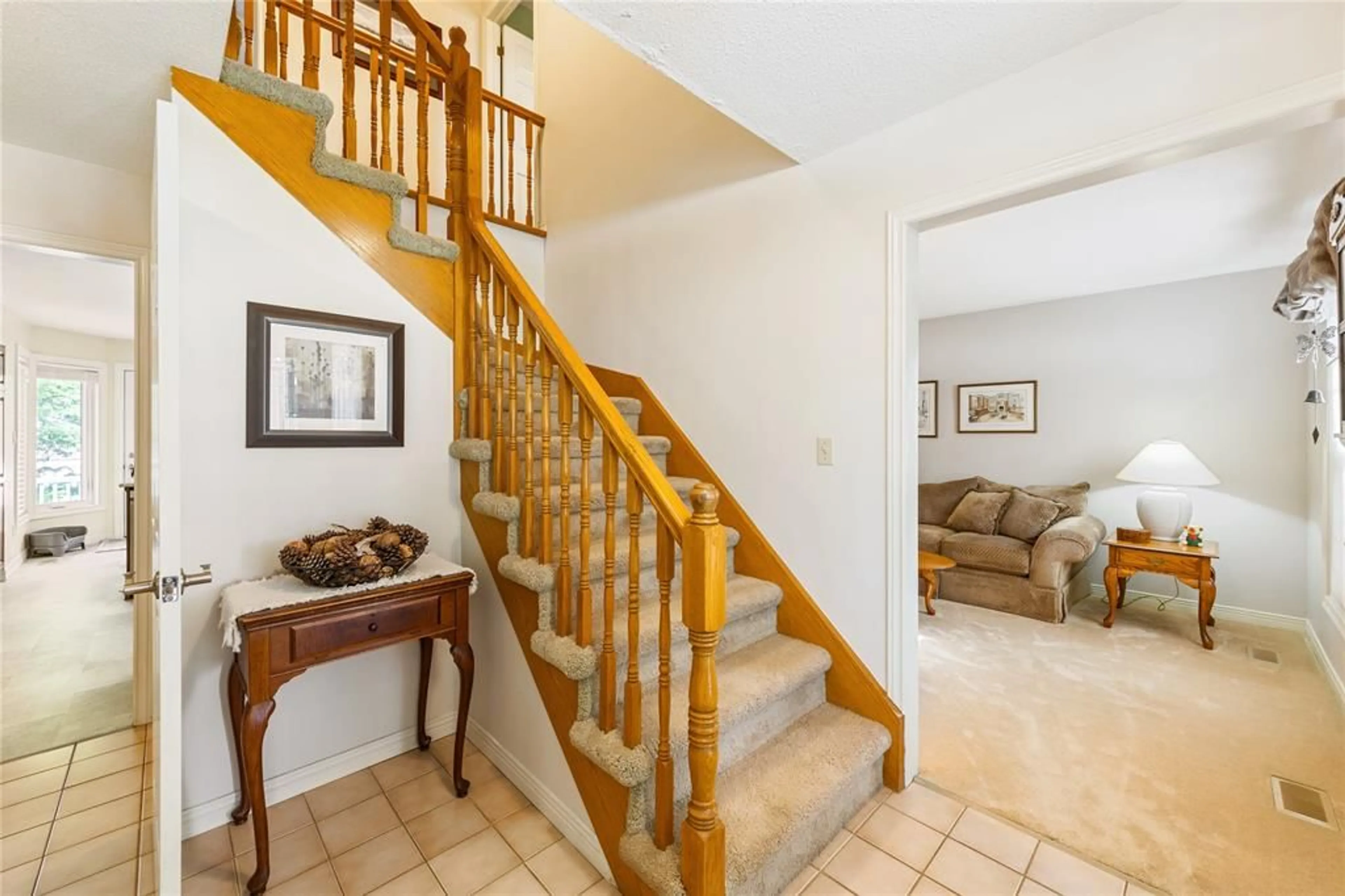 Indoor foyer for 395 APRIL Crt, St Clair Ontario N0N 1G0