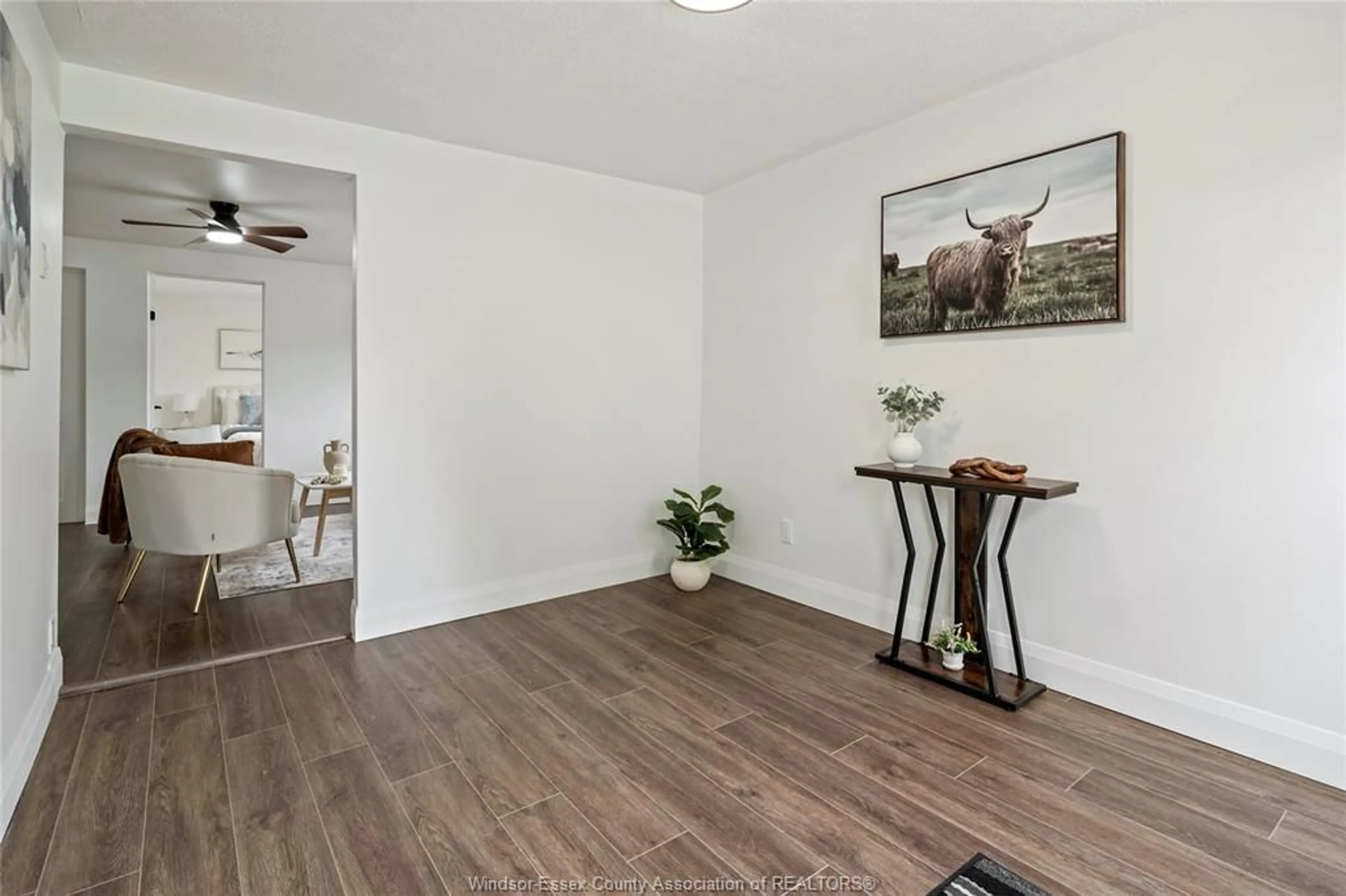 Indoor entryway for 136 Adelaide St, Chatham Ontario N7M 4R7