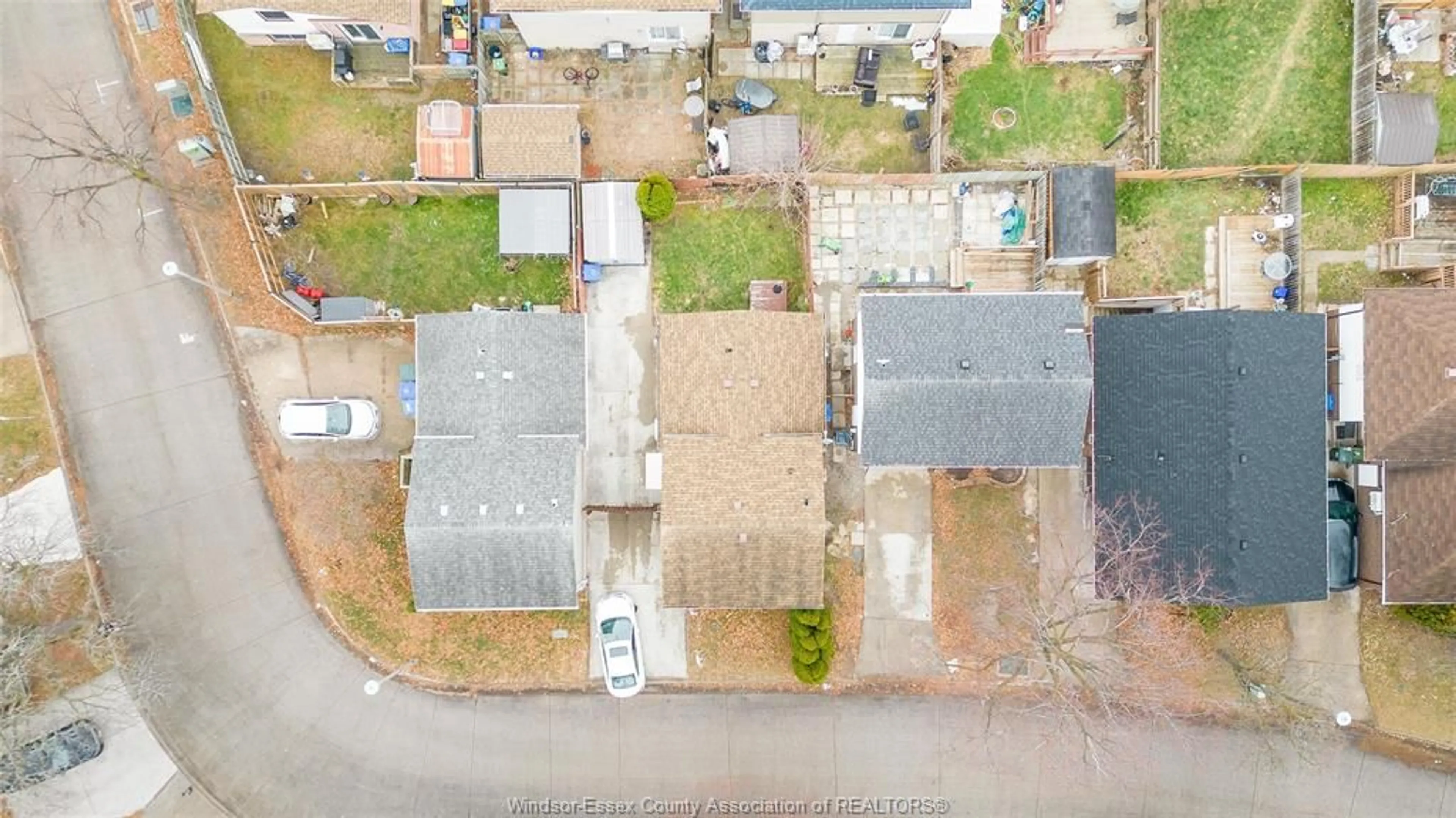 A pic from outside/outdoor area/front of a property/back of a property/a pic from drone, street for 1229 ARNCLIFFE, Windsor Ontario N85 4N2
