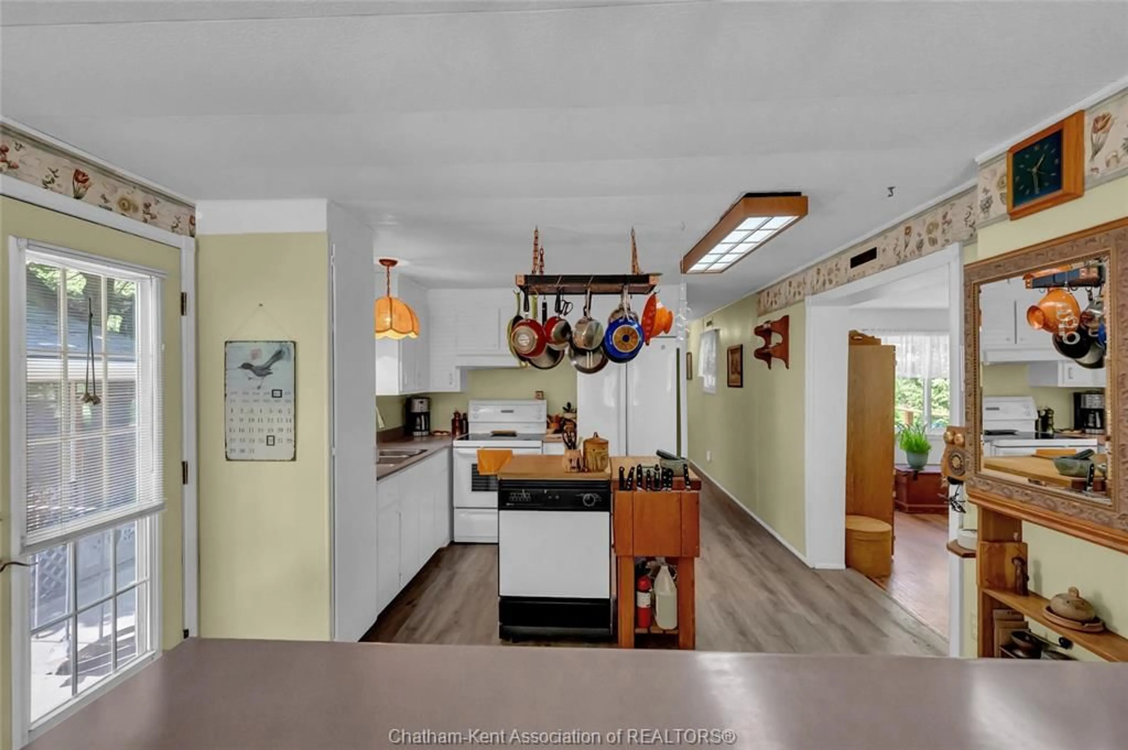 Open concept kitchen, unknown for 29338 Jane Rd #95, Chatham-Kent Ontario N0P 2K0