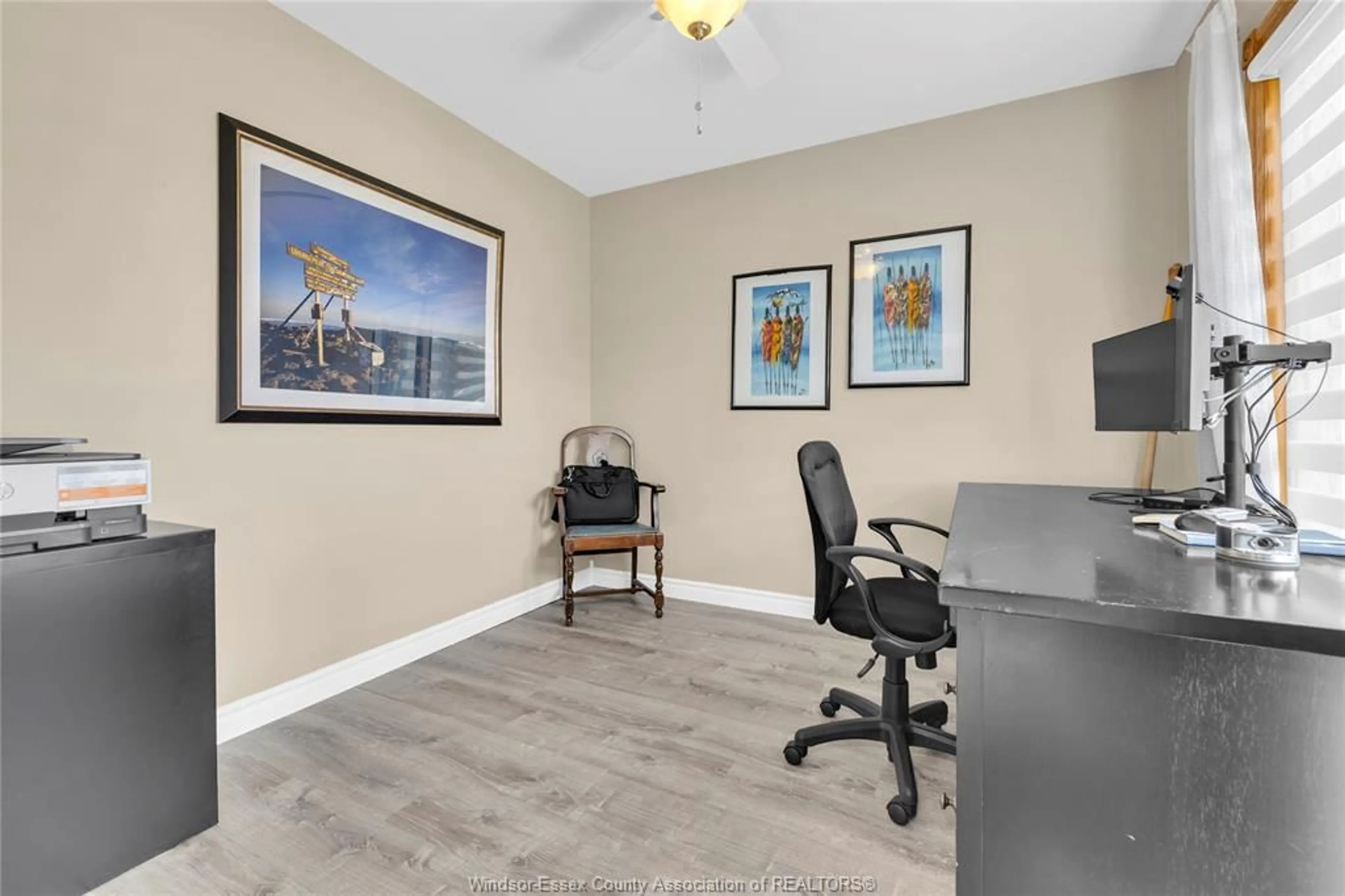A pic of a room for 2048 Eugeni, Tecumseh Ontario N9K 1B3