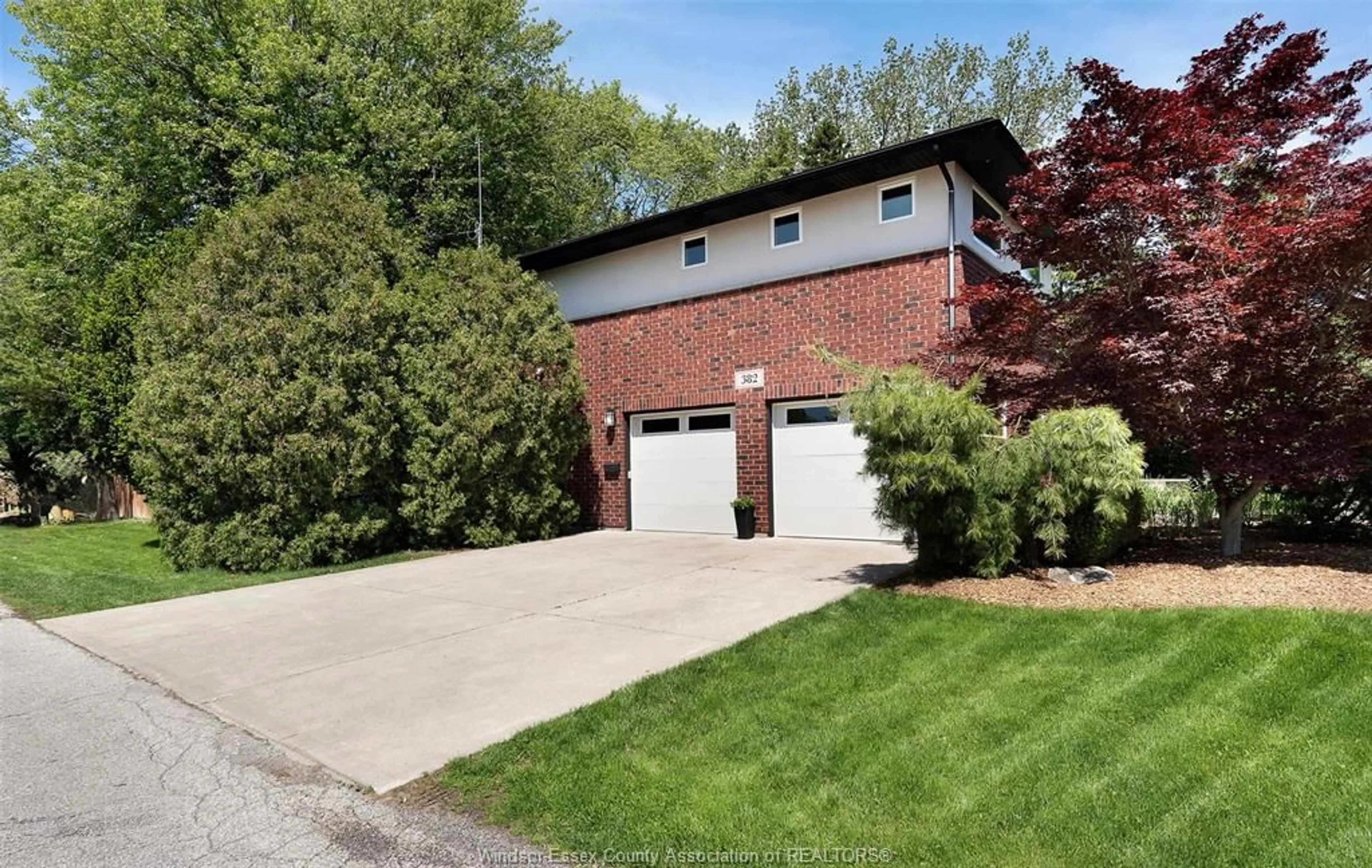 Home with brick exterior material, street for 382 BARRY, Tecumseh Ontario N8N 2G3