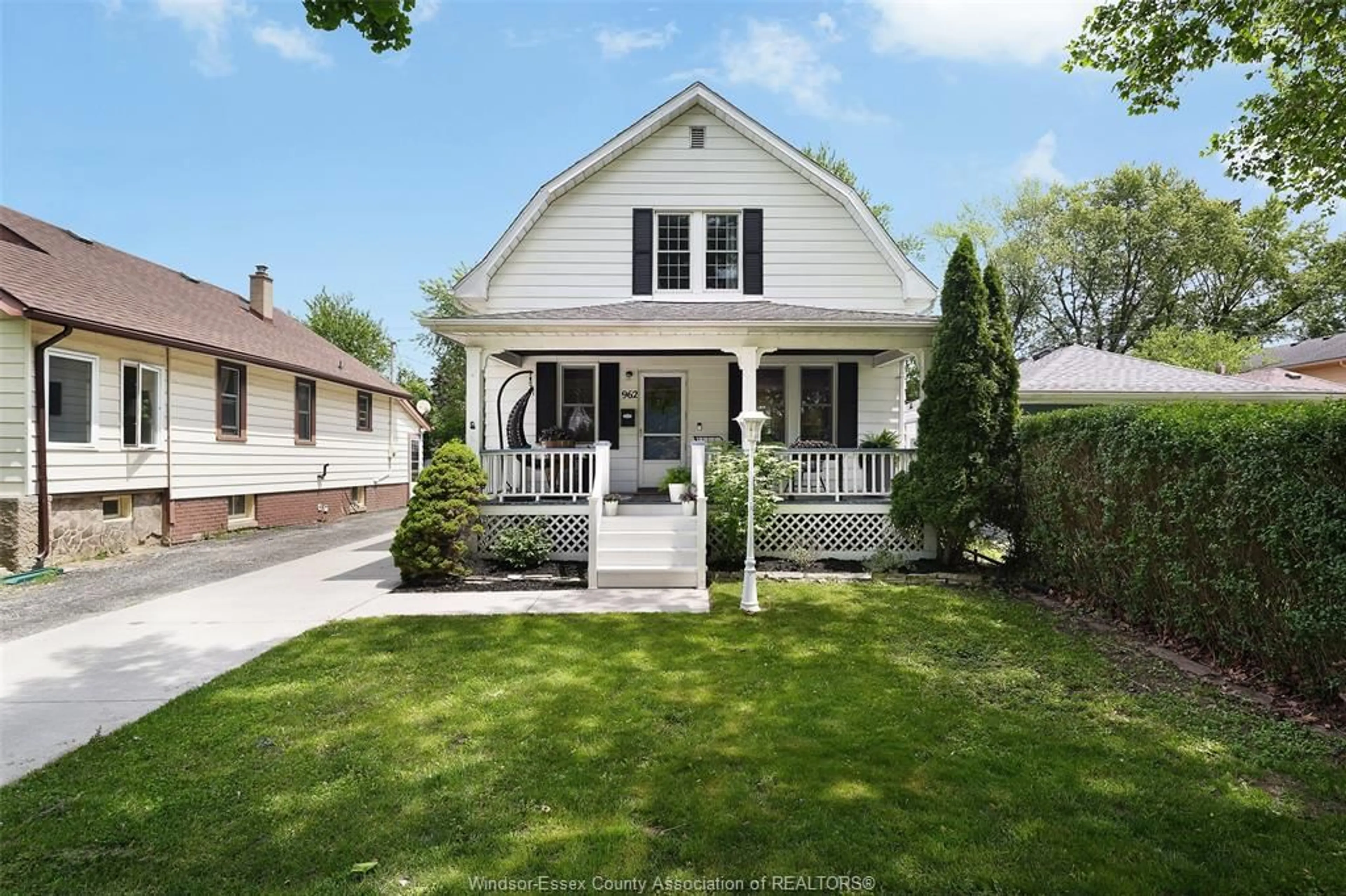 Home with vinyl exterior material, street for 962 WESTMINSTER, Windsor Ontario N8S 2C3