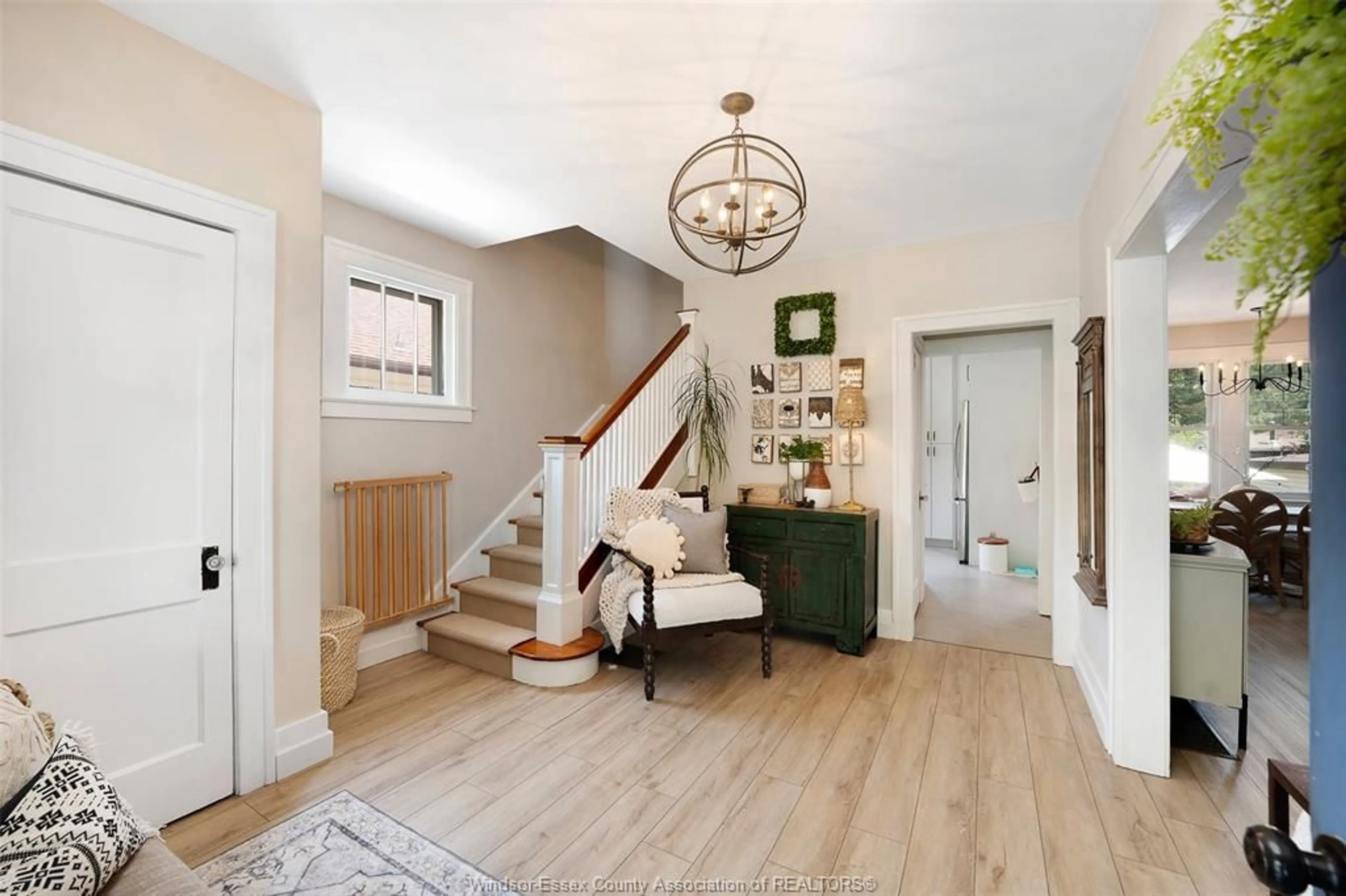 Indoor entryway for 962 WESTMINSTER, Windsor Ontario N8S 2C3