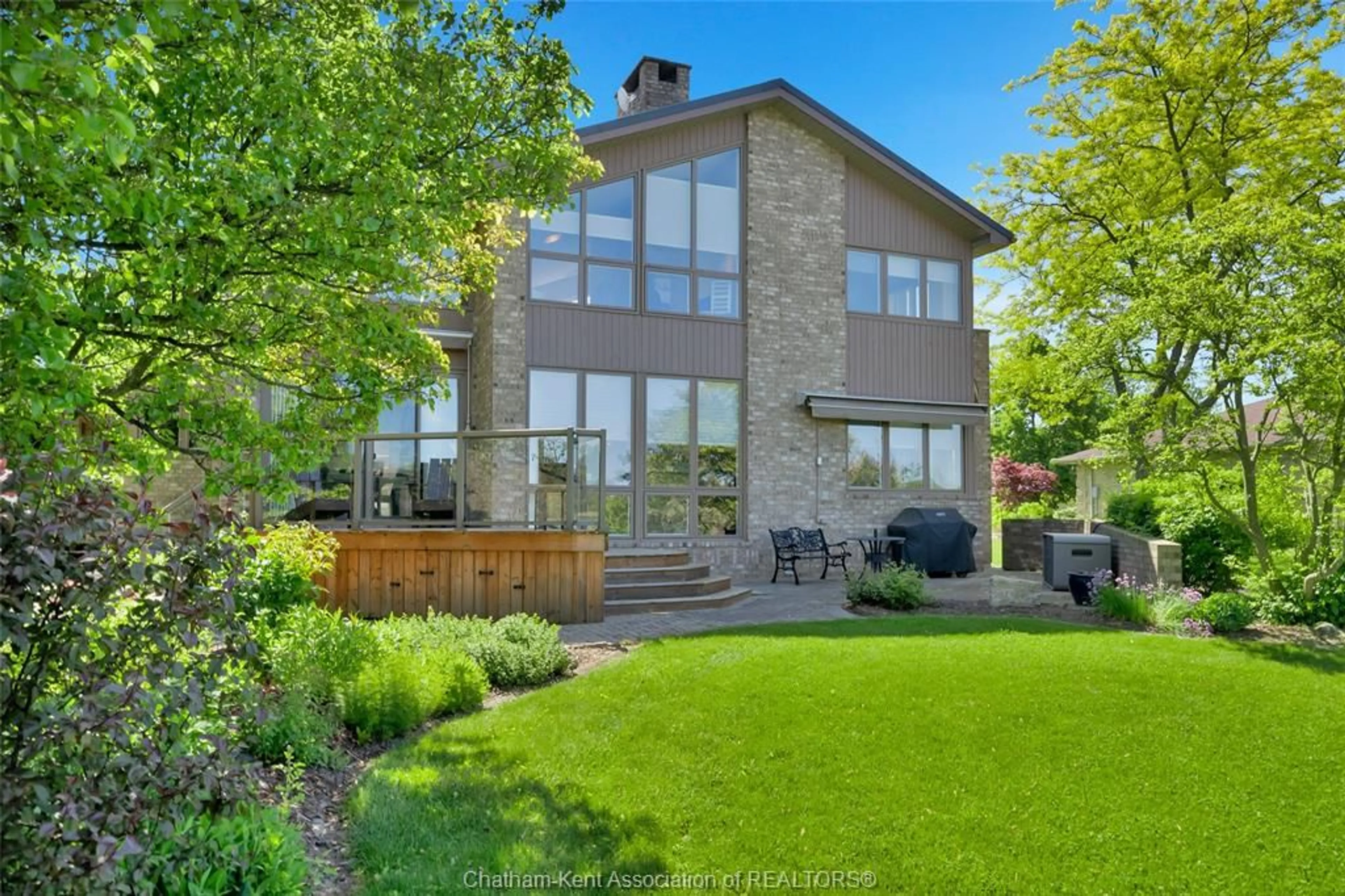 Home with brick exterior material, unknown for 10691 Lakeview Dr, Chatham Ontario N7M 5J3