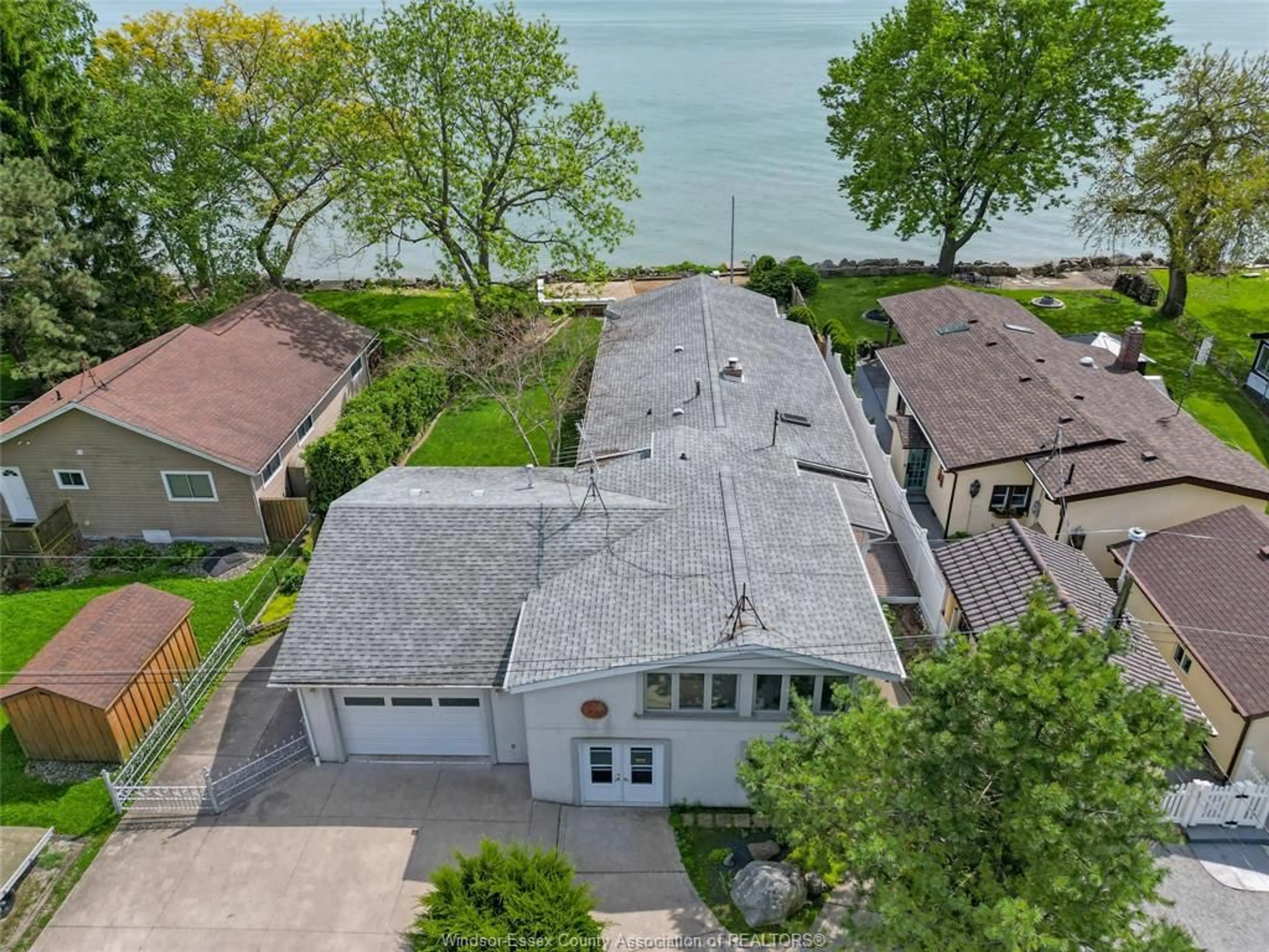 A pic from outside/outdoor area/front of a property/back of a property/a pic from drone, water/lake/river/ocean view for 91 WILLOW BEACH, Amherstburg Ontario N9V 2Y8