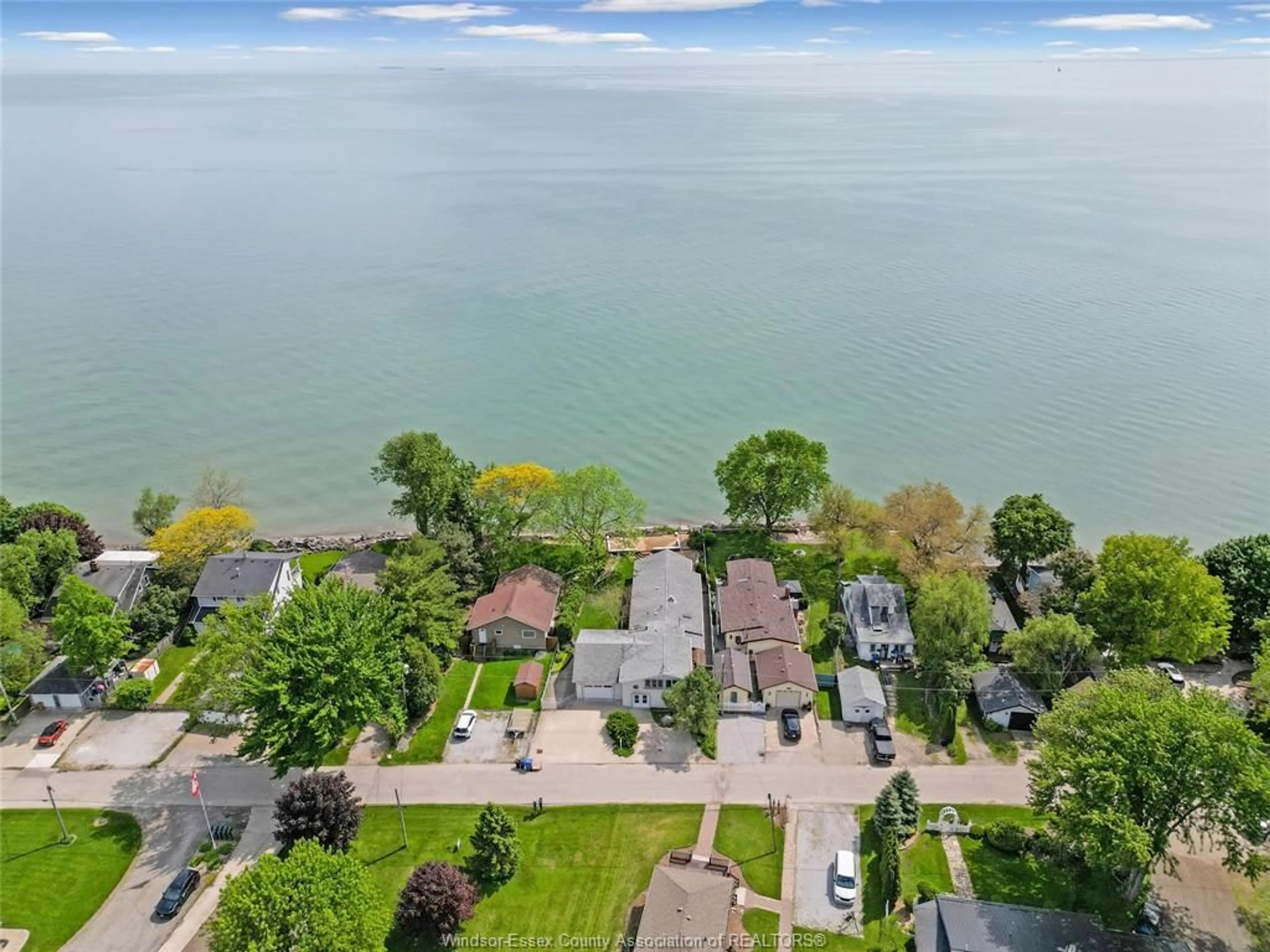 A pic from outside/outdoor area/front of a property/back of a property/a pic from drone, water/lake/river/ocean view for 91 WILLOW BEACH, Amherstburg Ontario N9V 2Y8