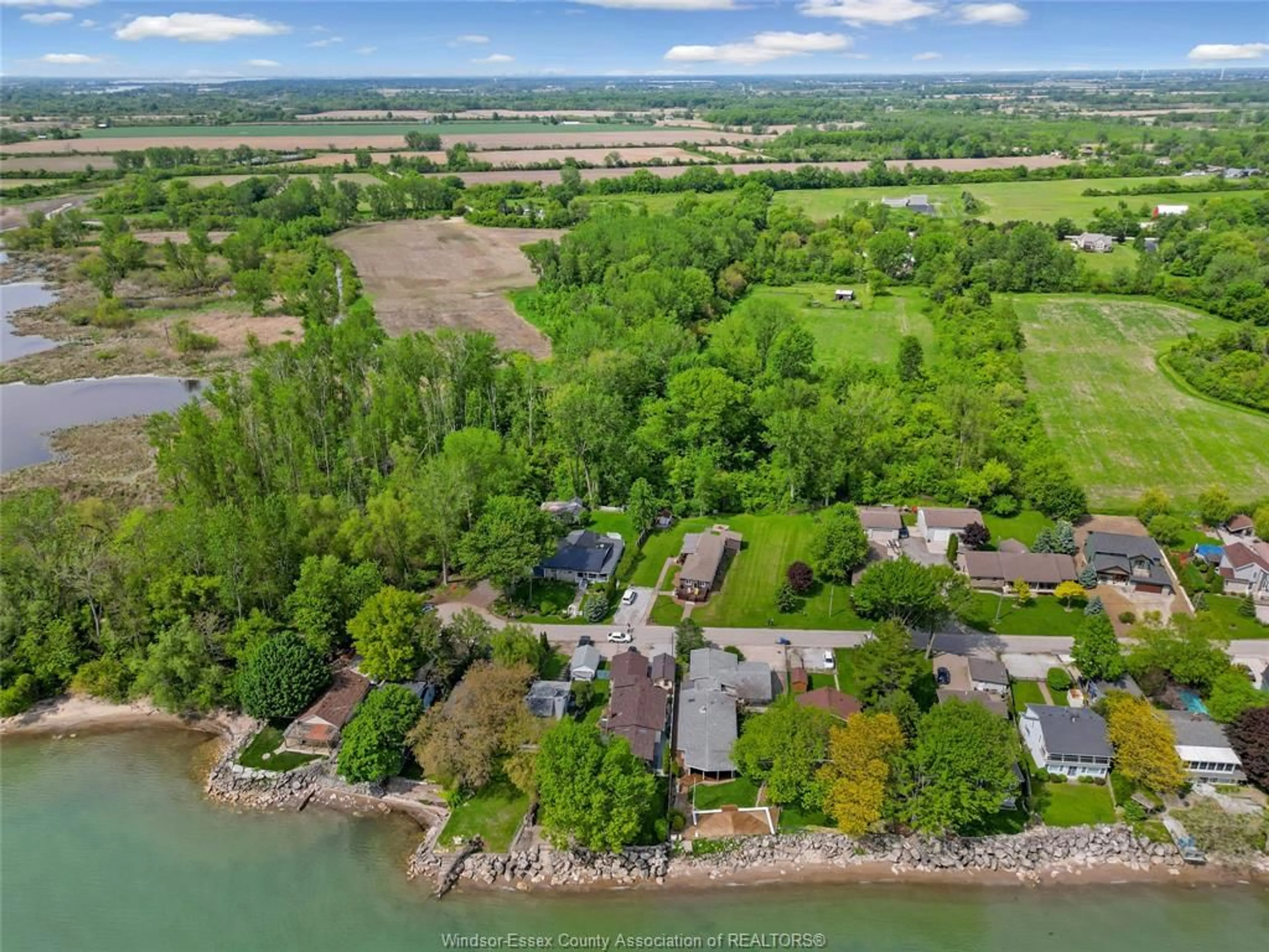 A pic from outside/outdoor area/front of a property/back of a property/a pic from drone, water/lake/river/ocean view for 91 WILLOW BEACH, Amherstburg Ontario N9V 2Y8