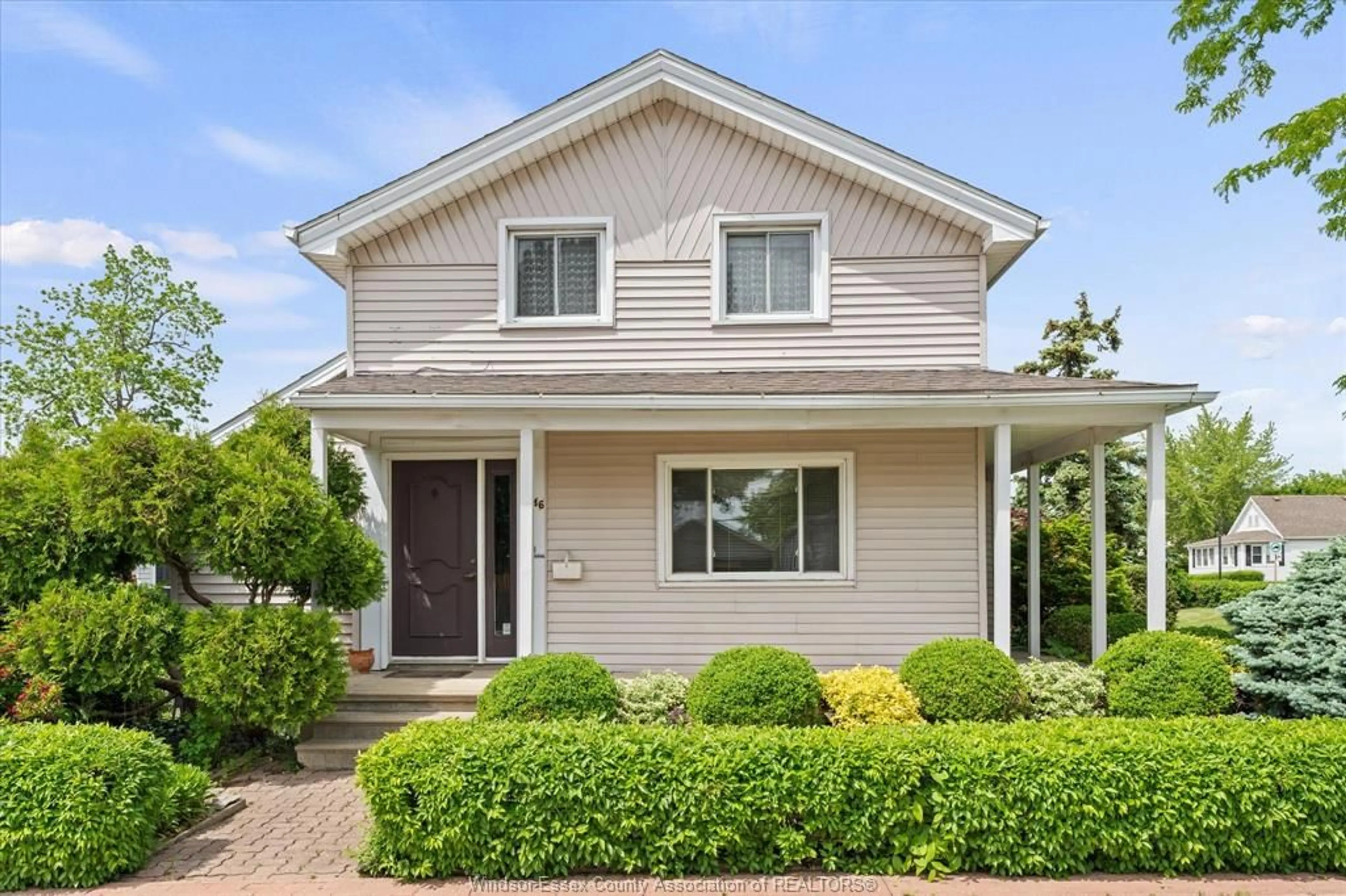 Home with vinyl exterior material, street for 146 PARK St, Amherstburg Ontario N9V 1P1