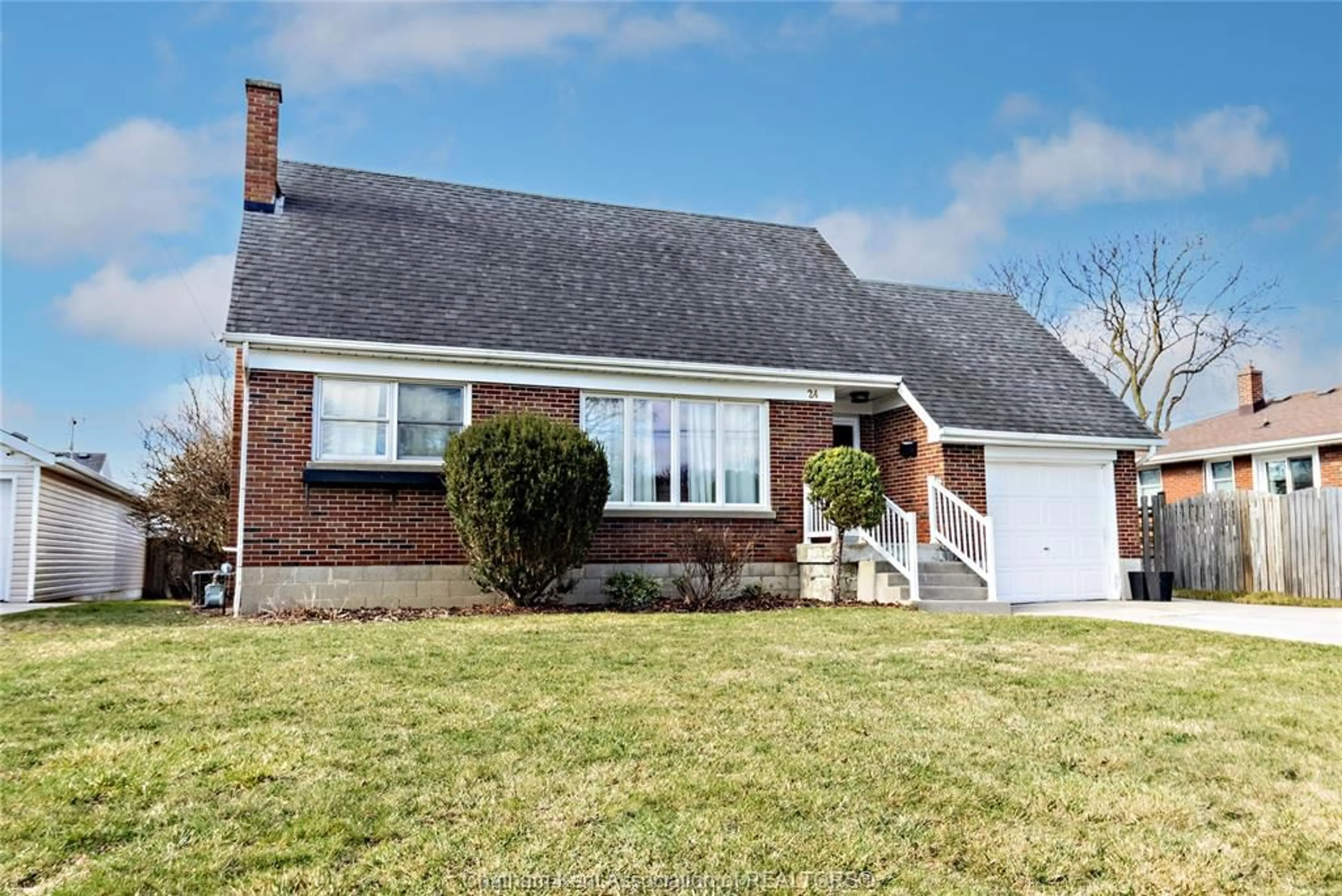 Home with vinyl exterior material, street for 24 SIMONTON Dr, Chatham Ontario N7M 5C6